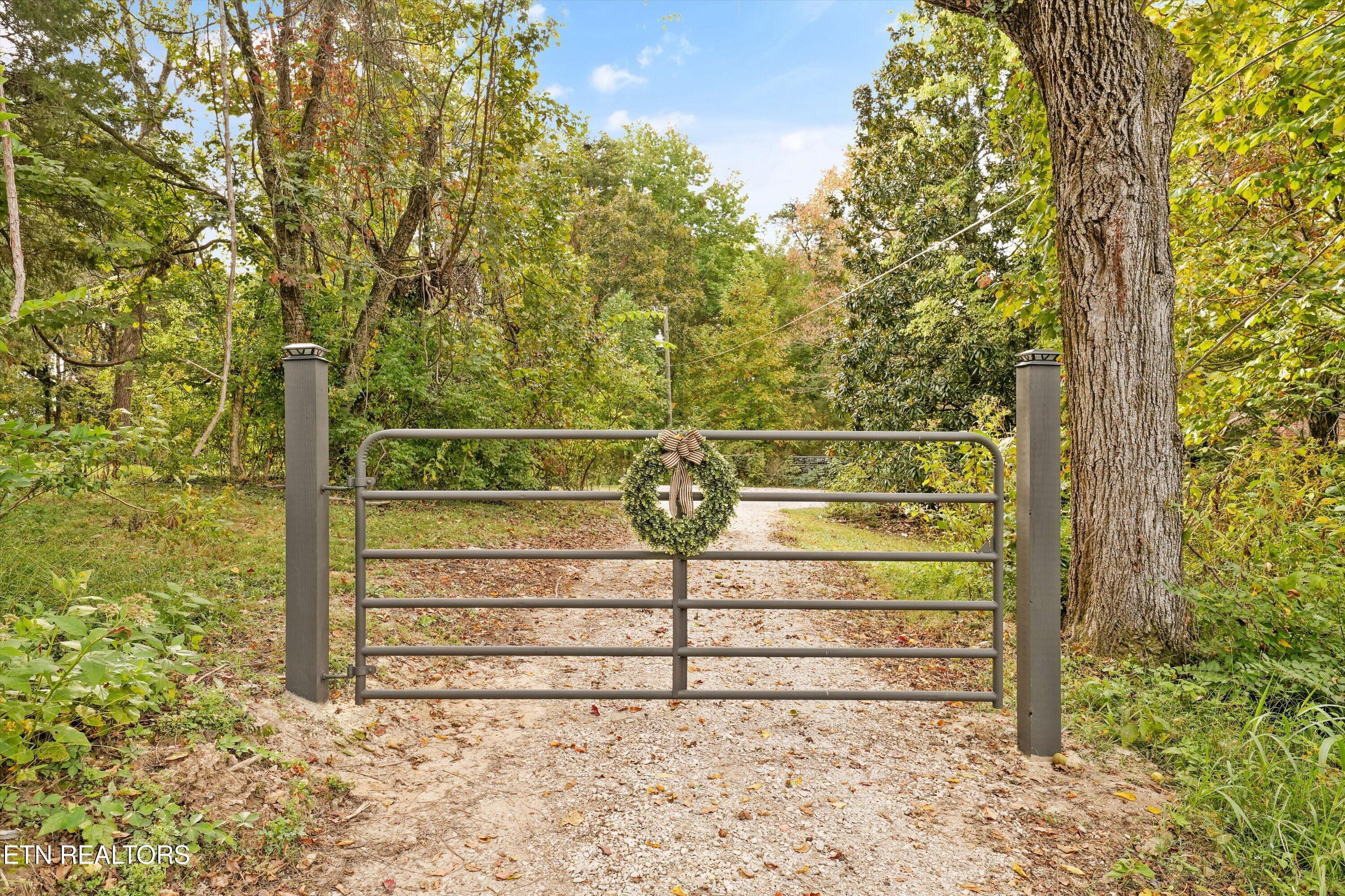225 Pleasant View Loop Clinton TN 37716