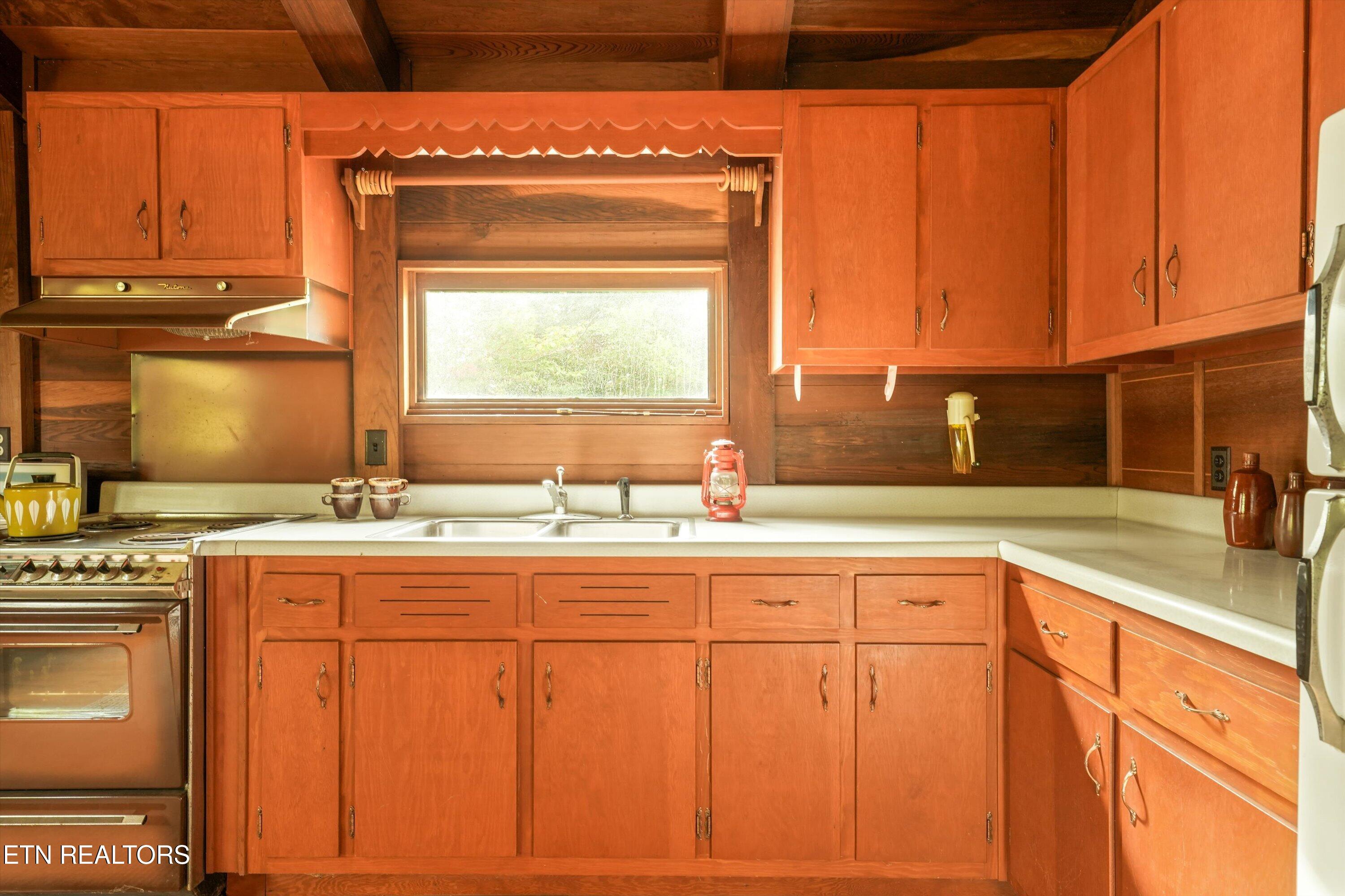 225 Pleasant View Loop Clinton TN 37716