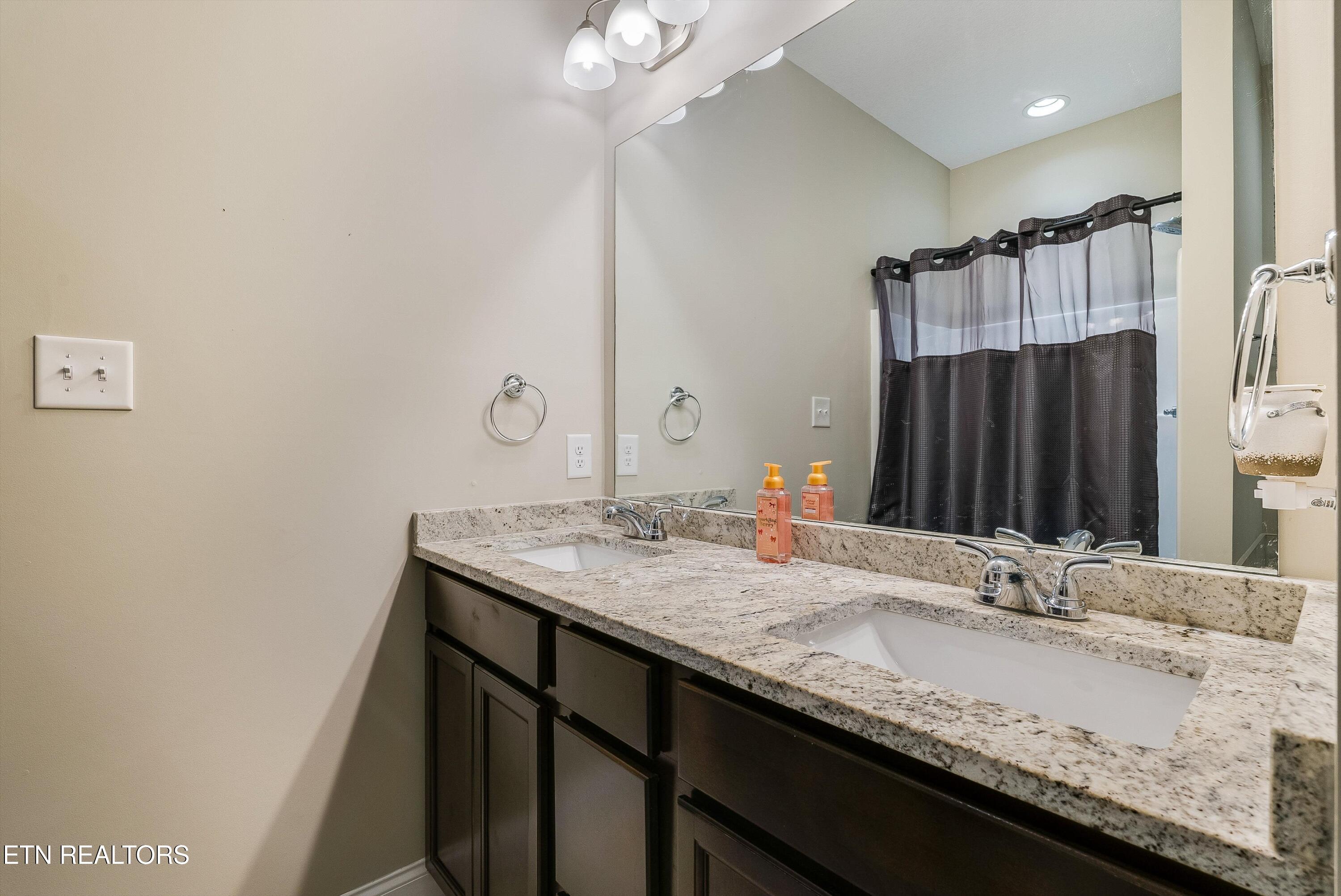 2216 Shylah Mia Lane Knoxville TN 37932