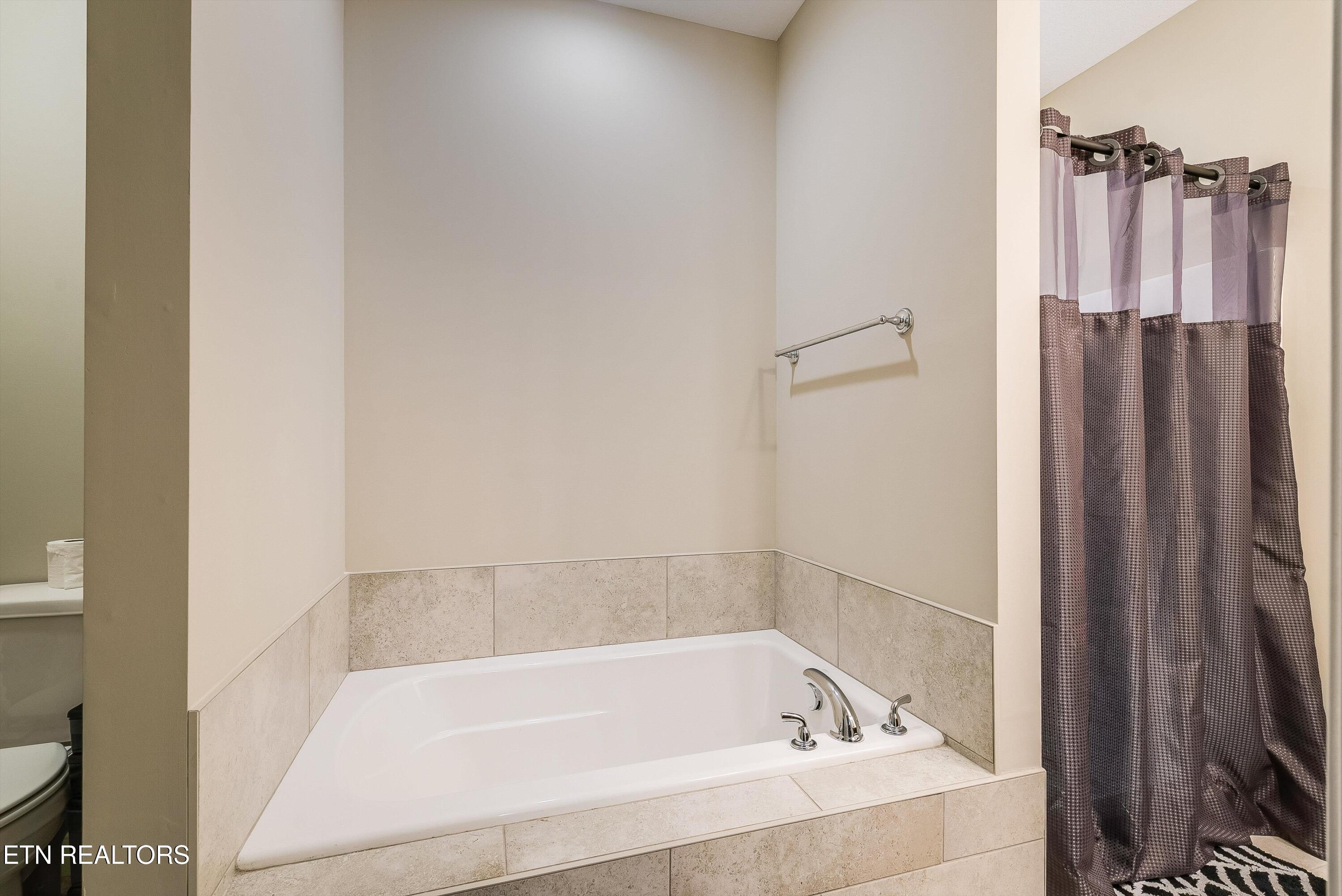 2216 Shylah Mia Lane Knoxville TN 37932