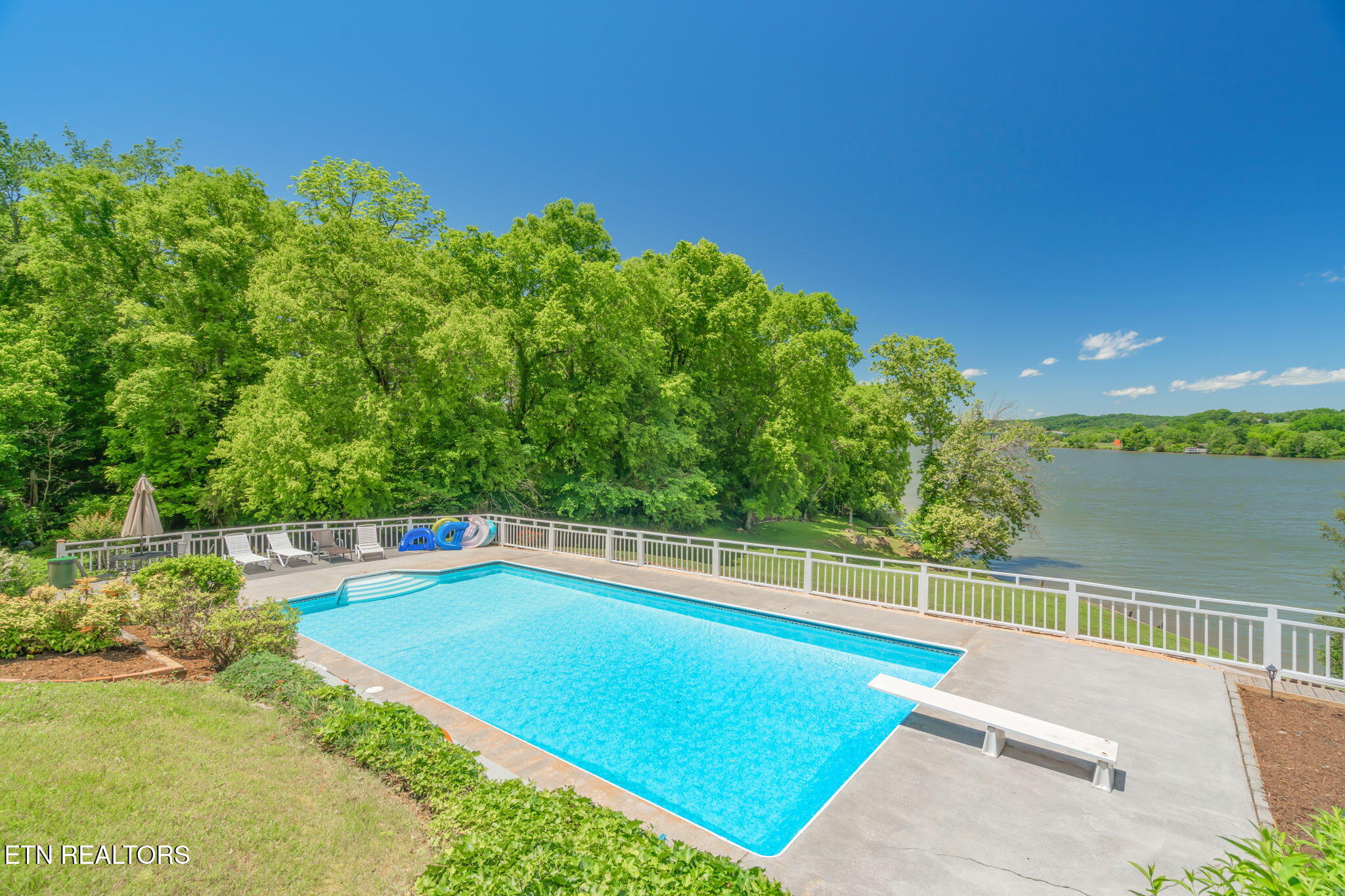 805 Butler Drive Loudon TN 37774