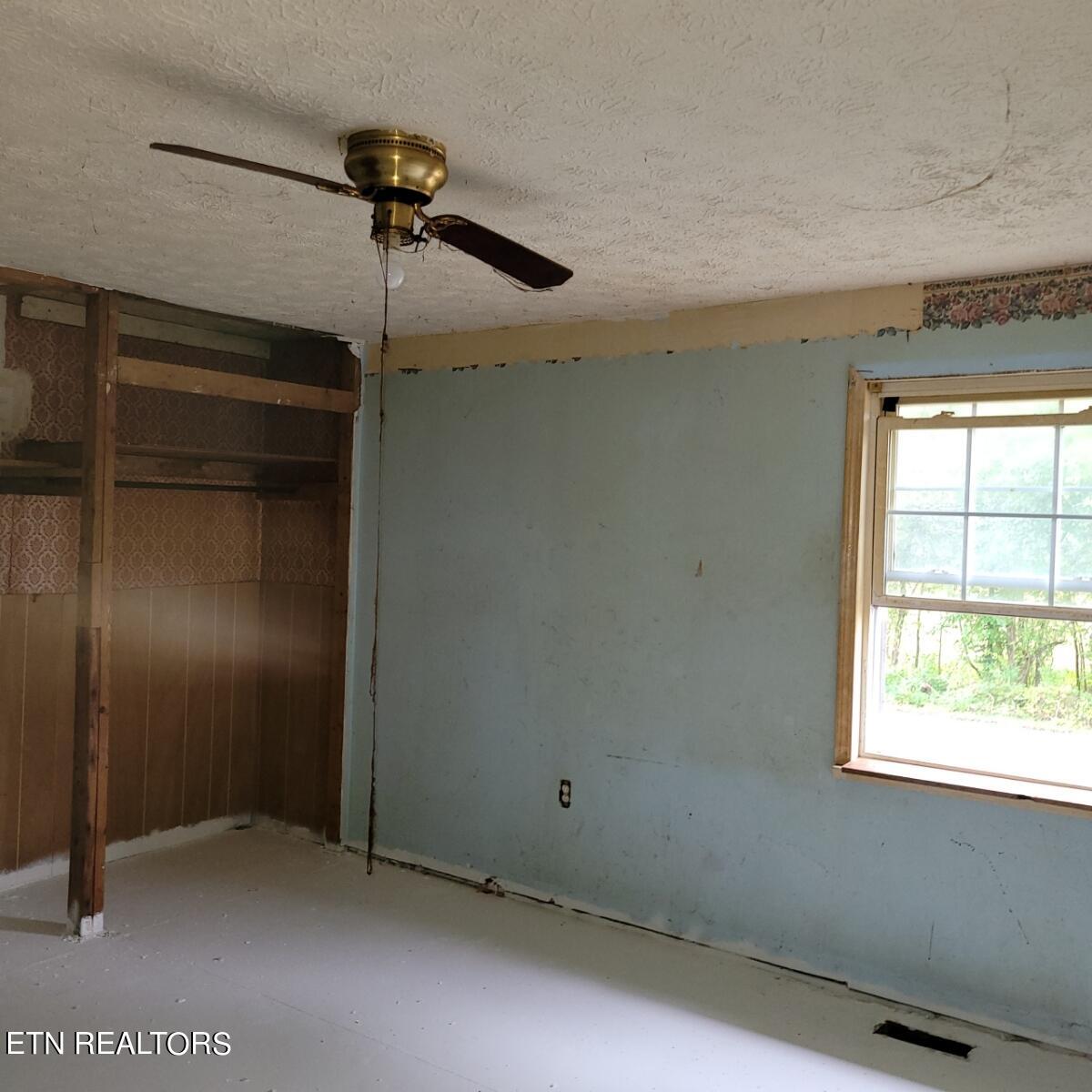 2699 Sugar Grove Valley Road Harriman TN 37748