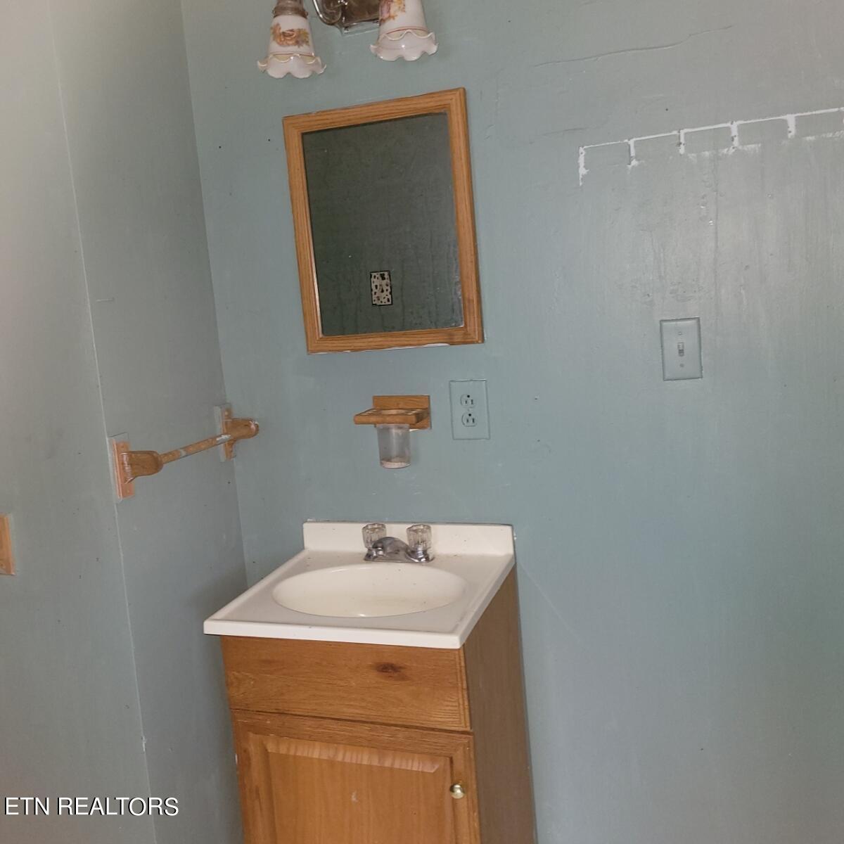 2699 Sugar Grove Valley Road Harriman TN 37748