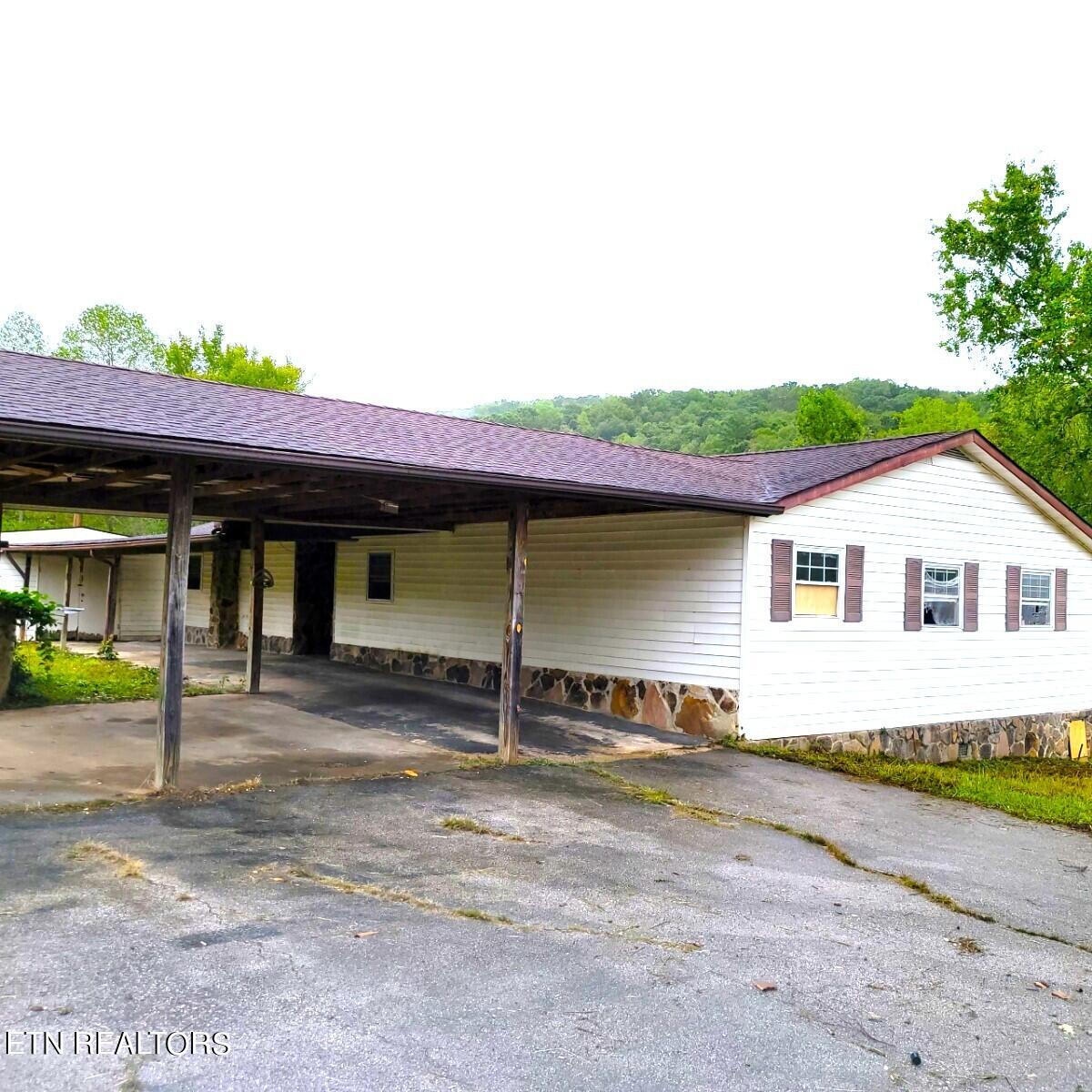 2699 Sugar Grove Valley Road Harriman TN 37748