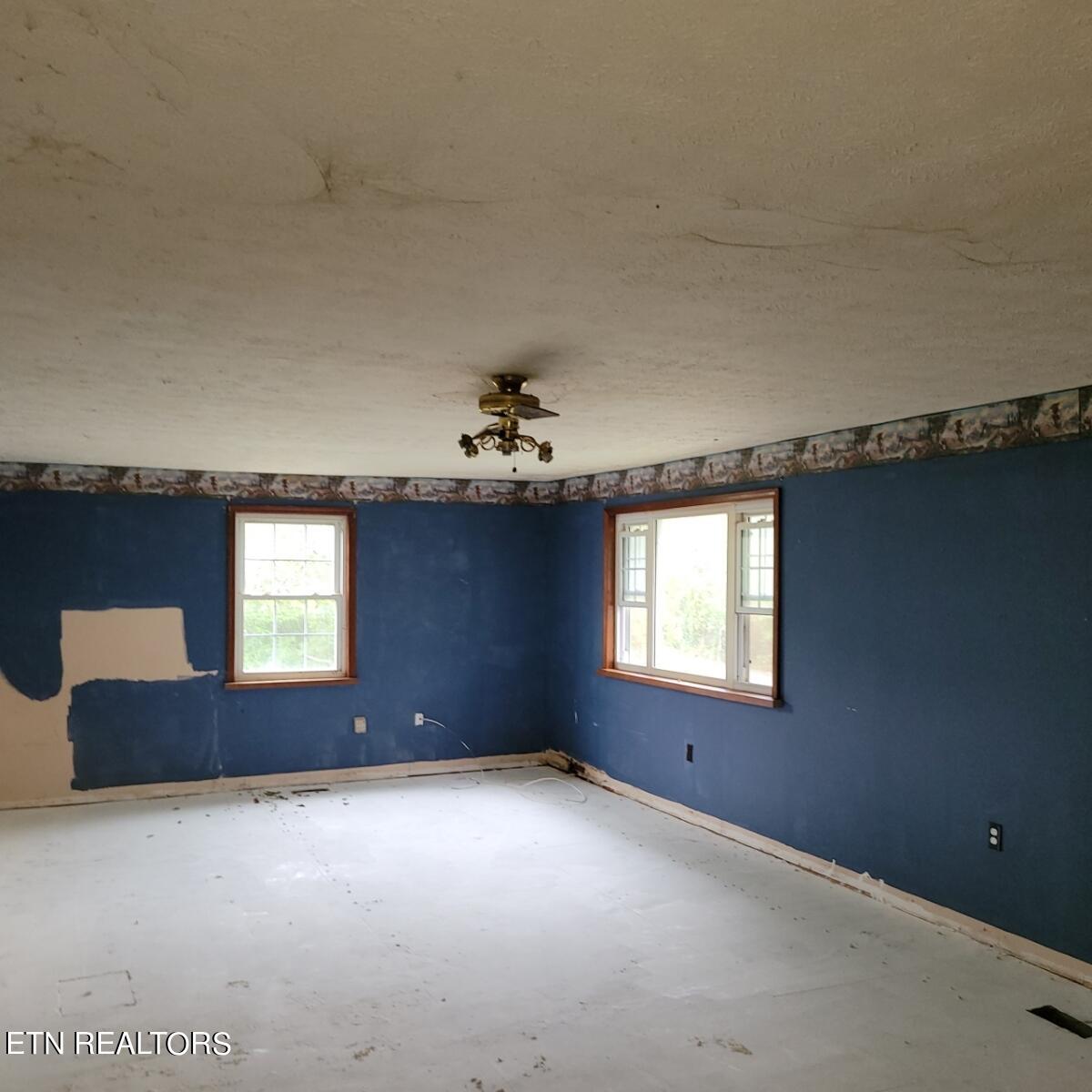 2699 Sugar Grove Valley Road Harriman TN 37748
