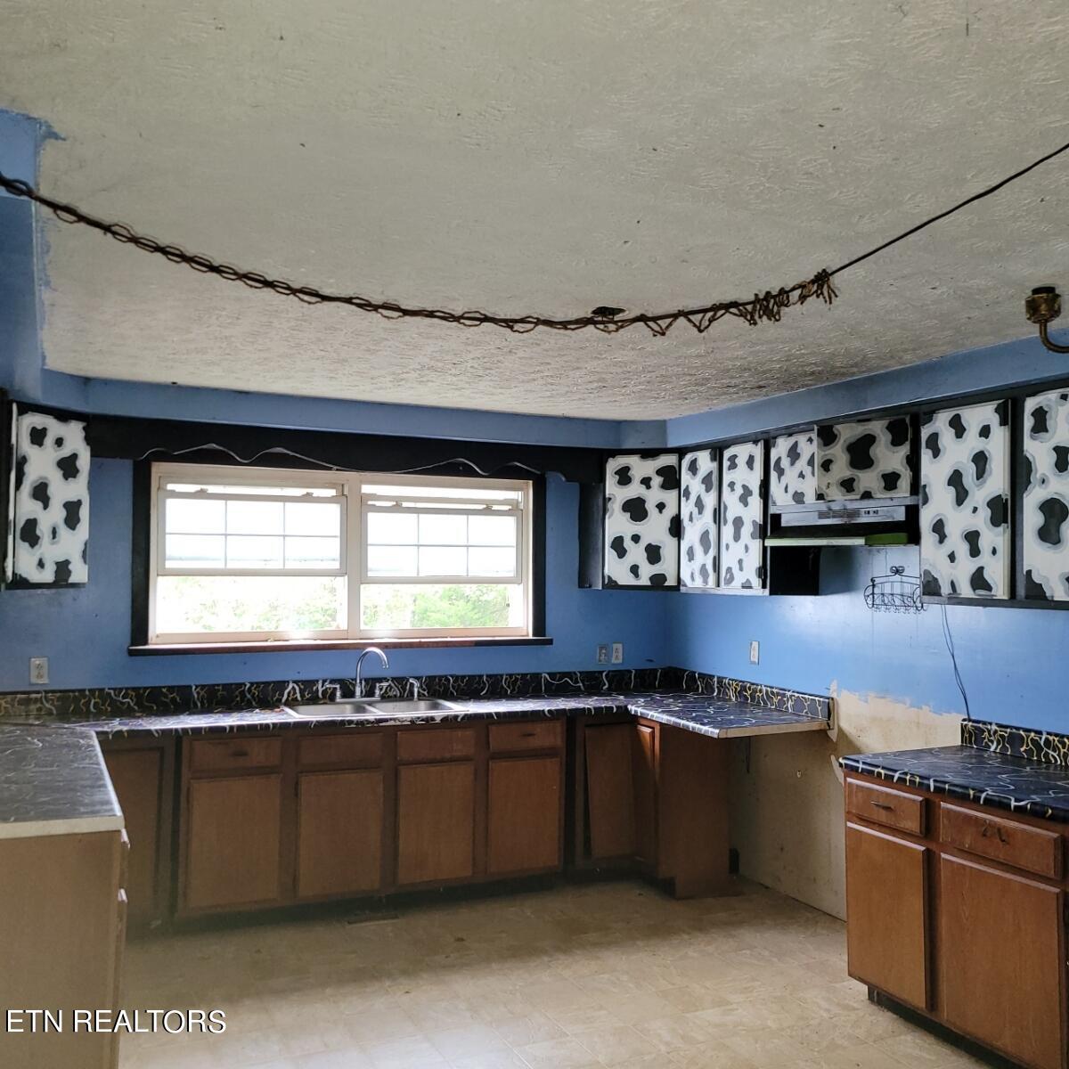 2699 Sugar Grove Valley Road Harriman TN 37748