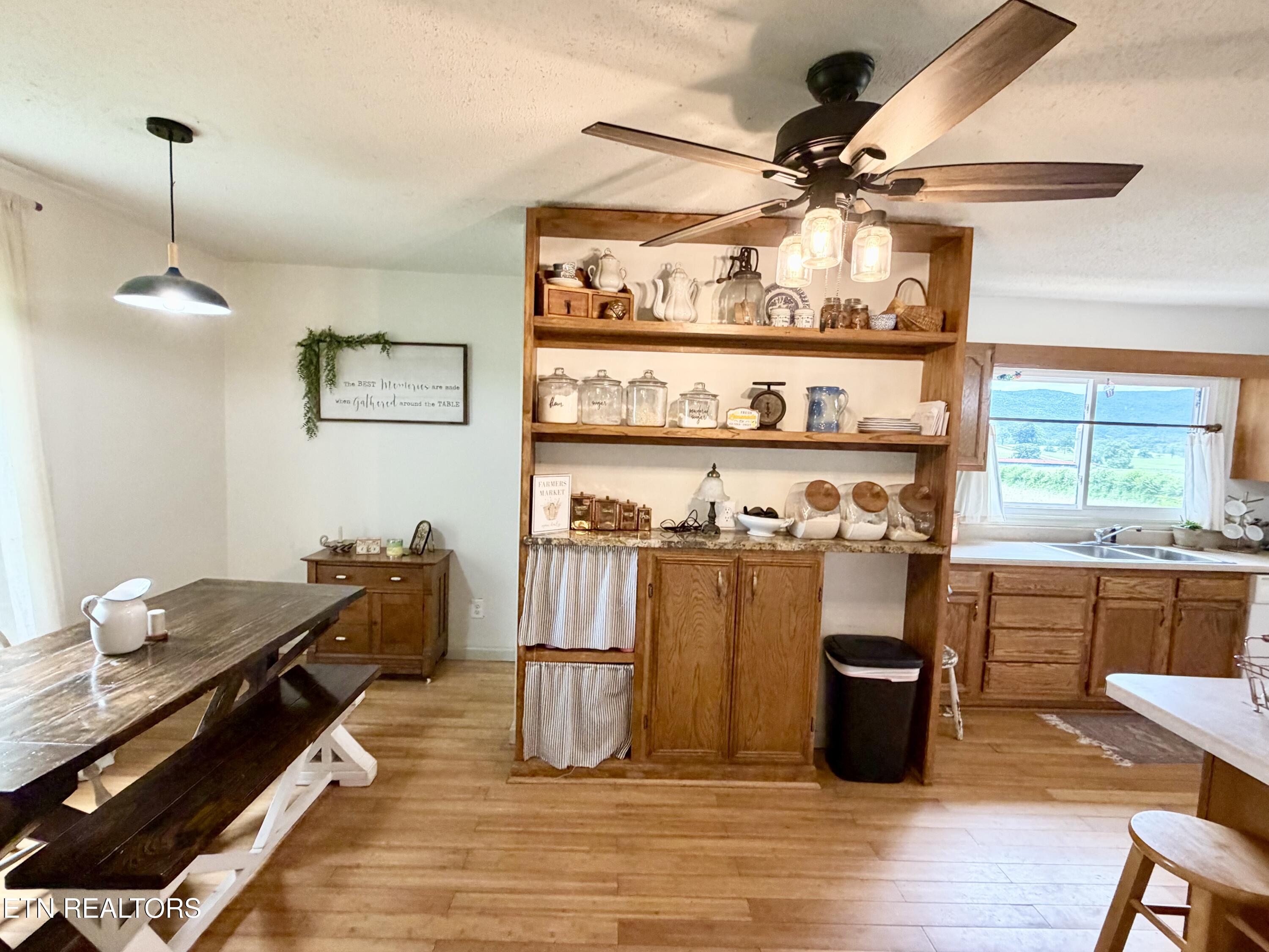 2022 Back Valley Road Speedwell TN 37870