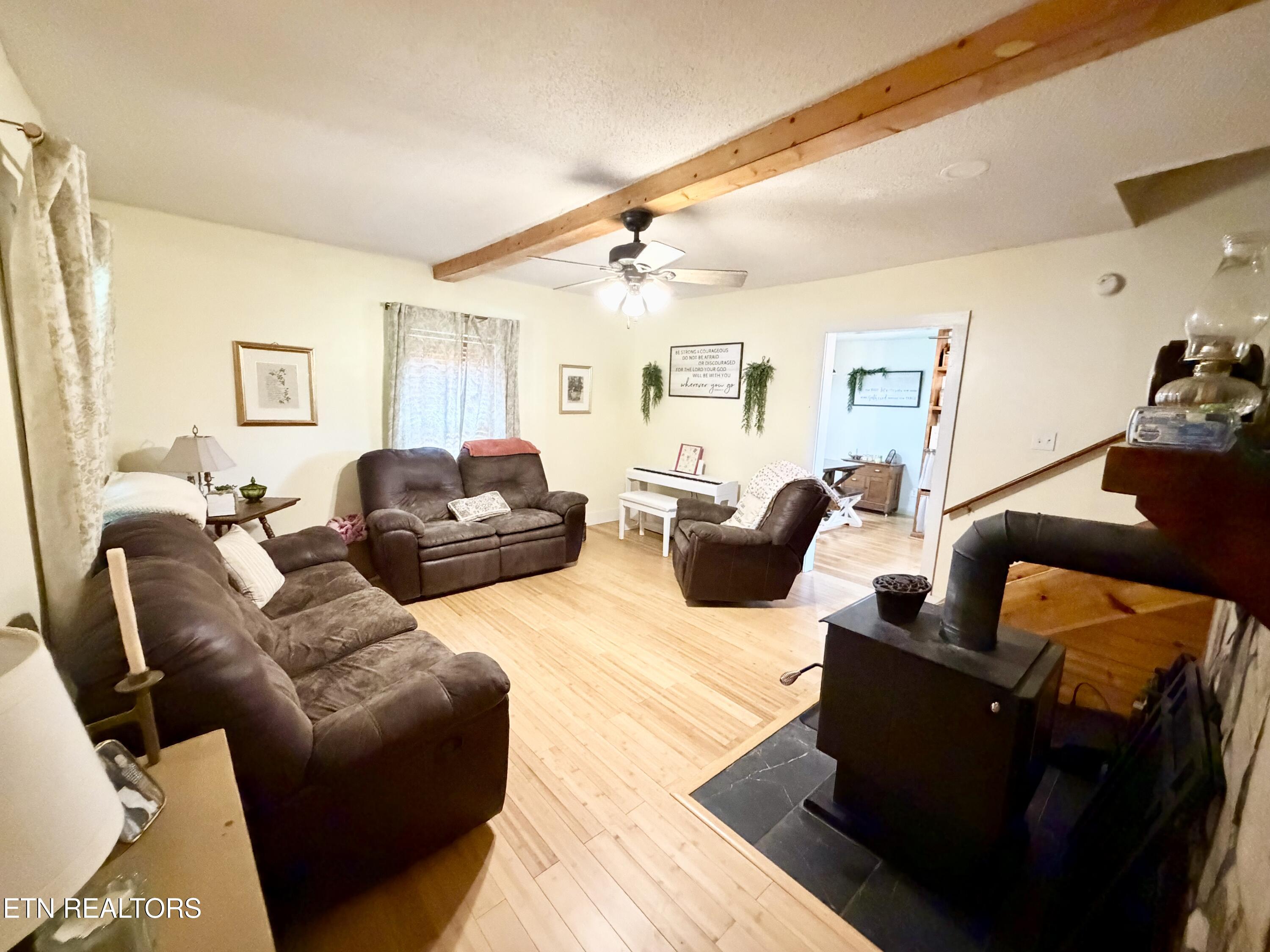 2022 Back Valley Road Speedwell TN 37870