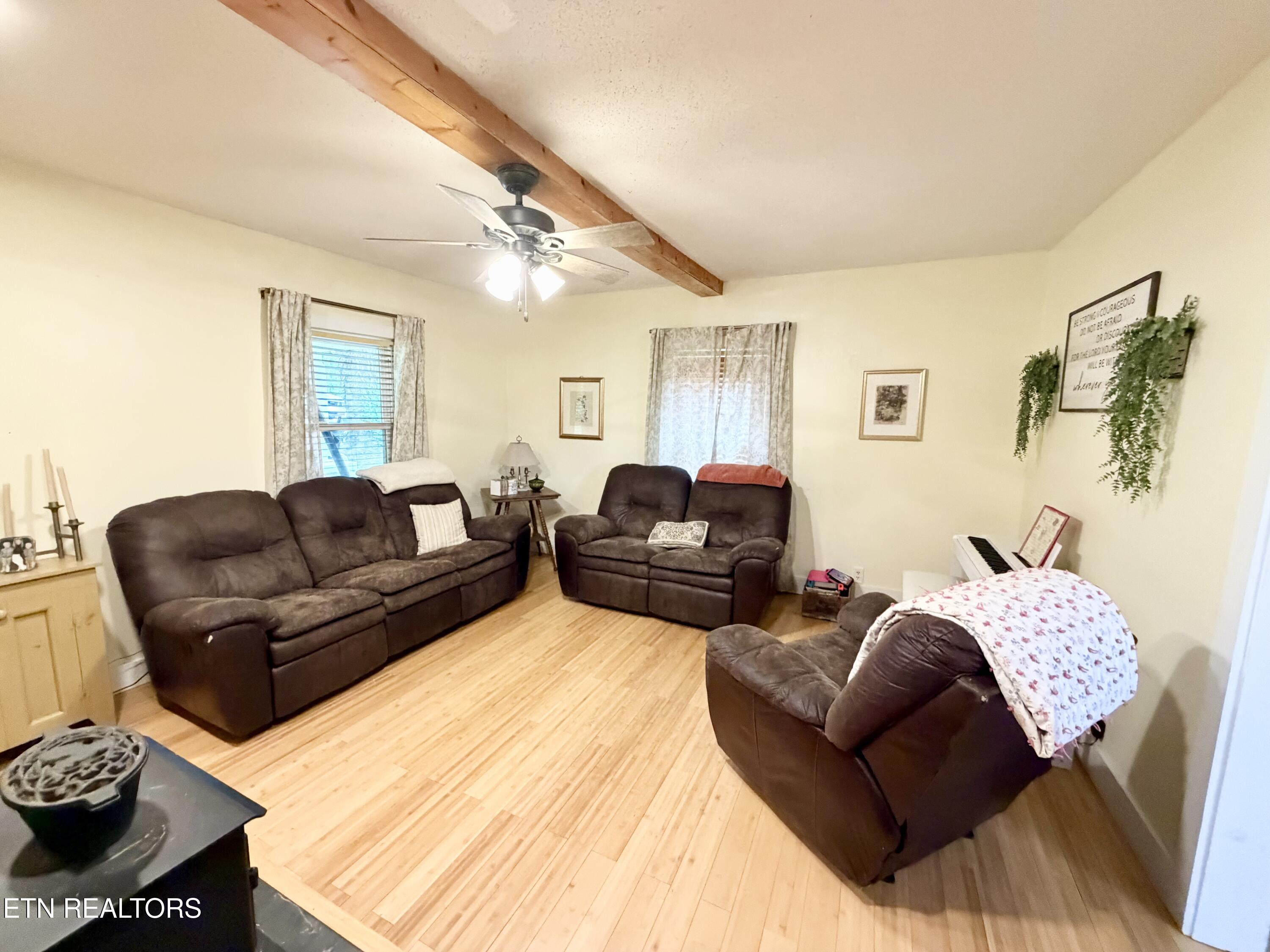 2022 Back Valley Road Speedwell TN 37870