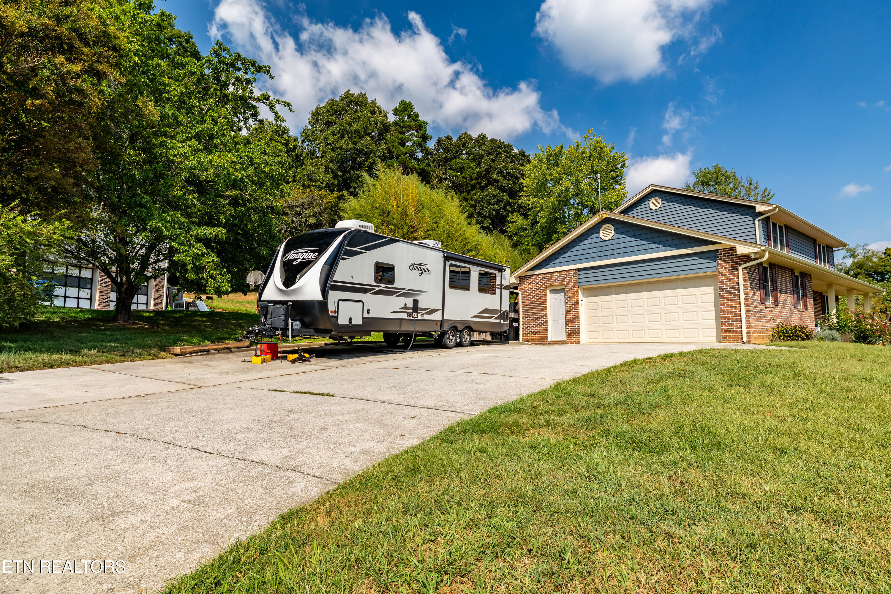 1228 Court Field Road Knoxville TN 37922