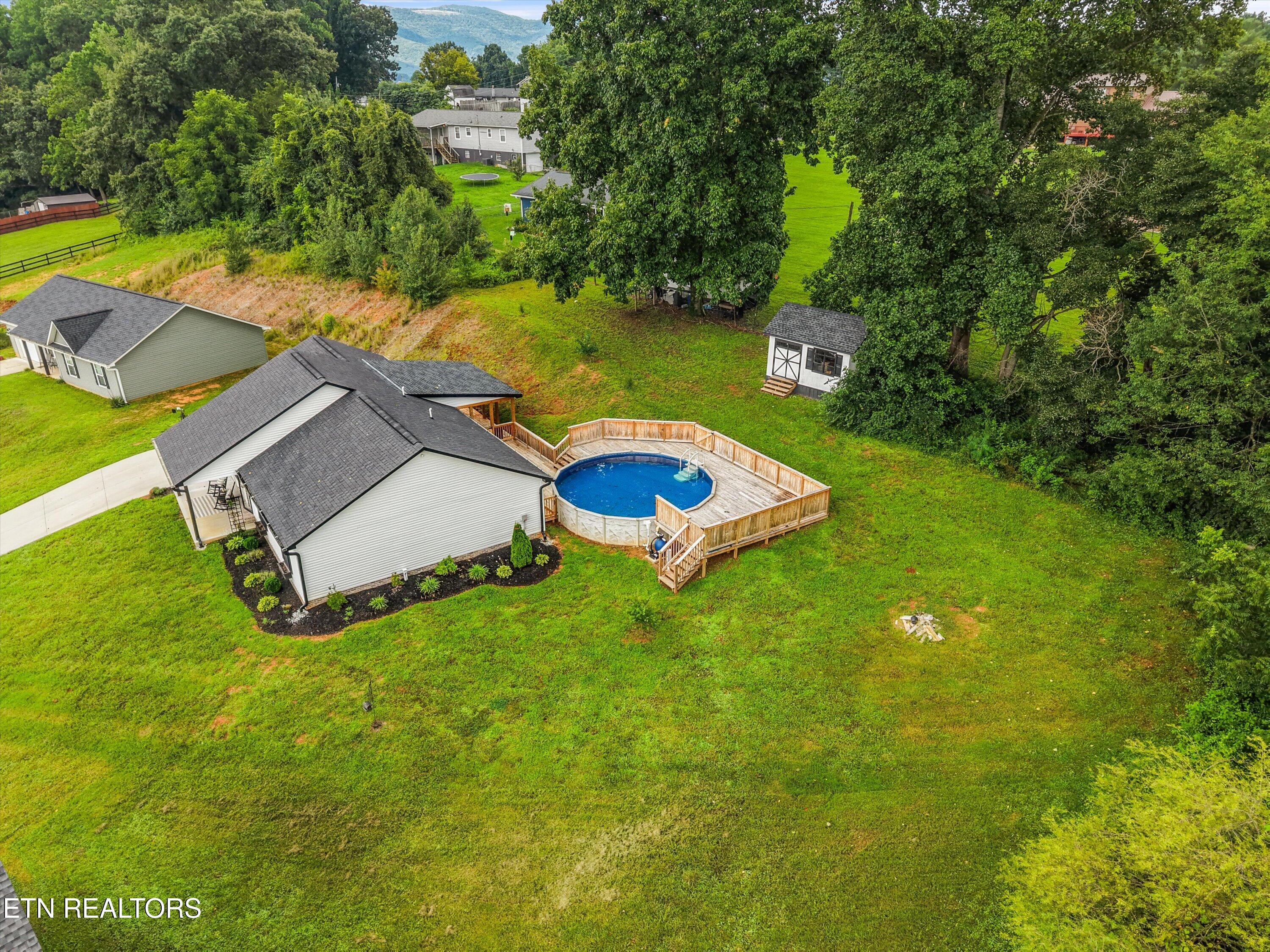 126 Zoe Circle Jacksboro TN 37757