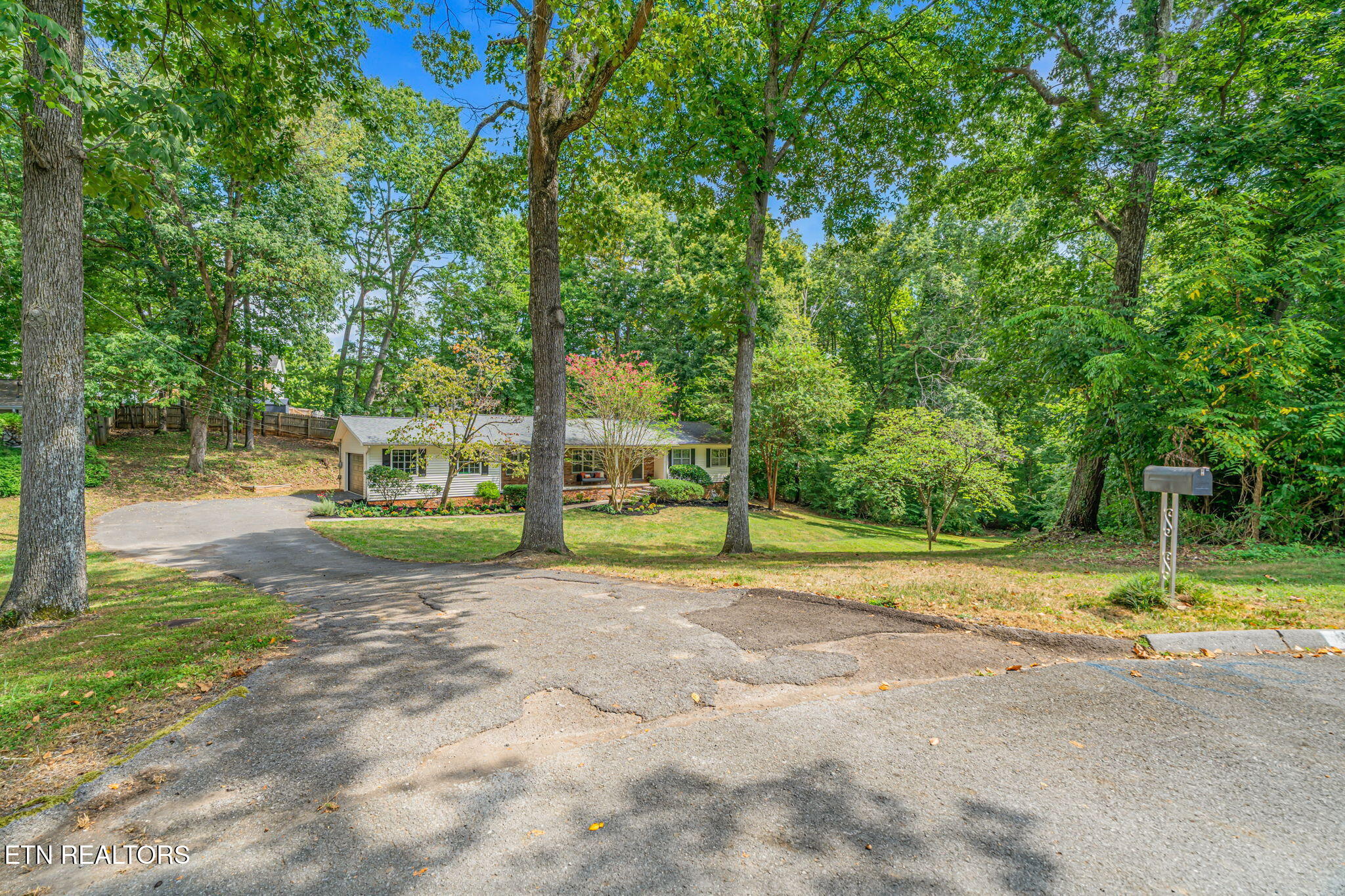 1804 Pinoak Court Knoxville TN 37923