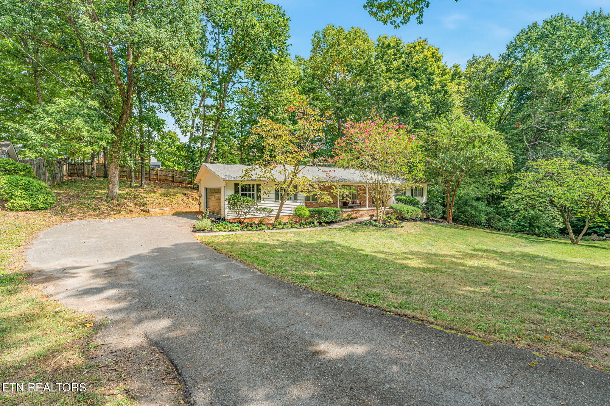 1804 Pinoak Court Knoxville TN 37923