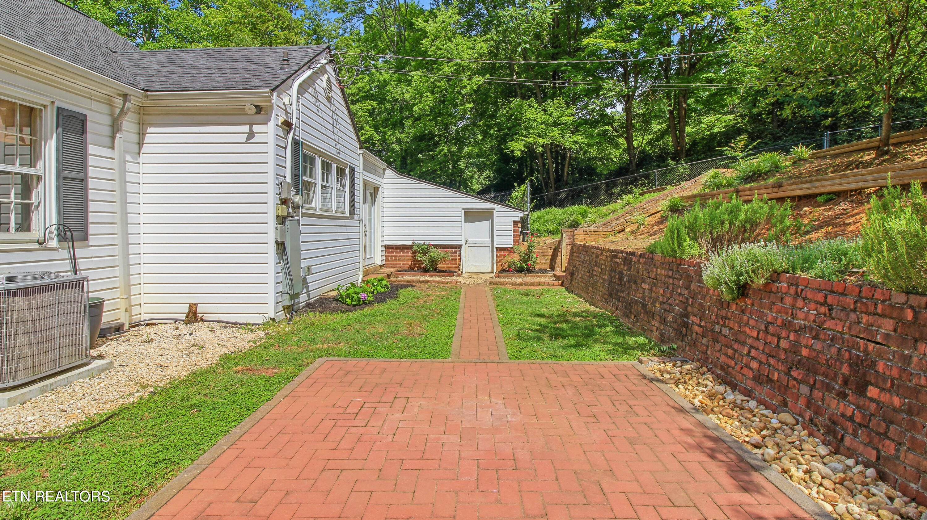 1208 S Chilhowee Drive Knoxville TN 37914