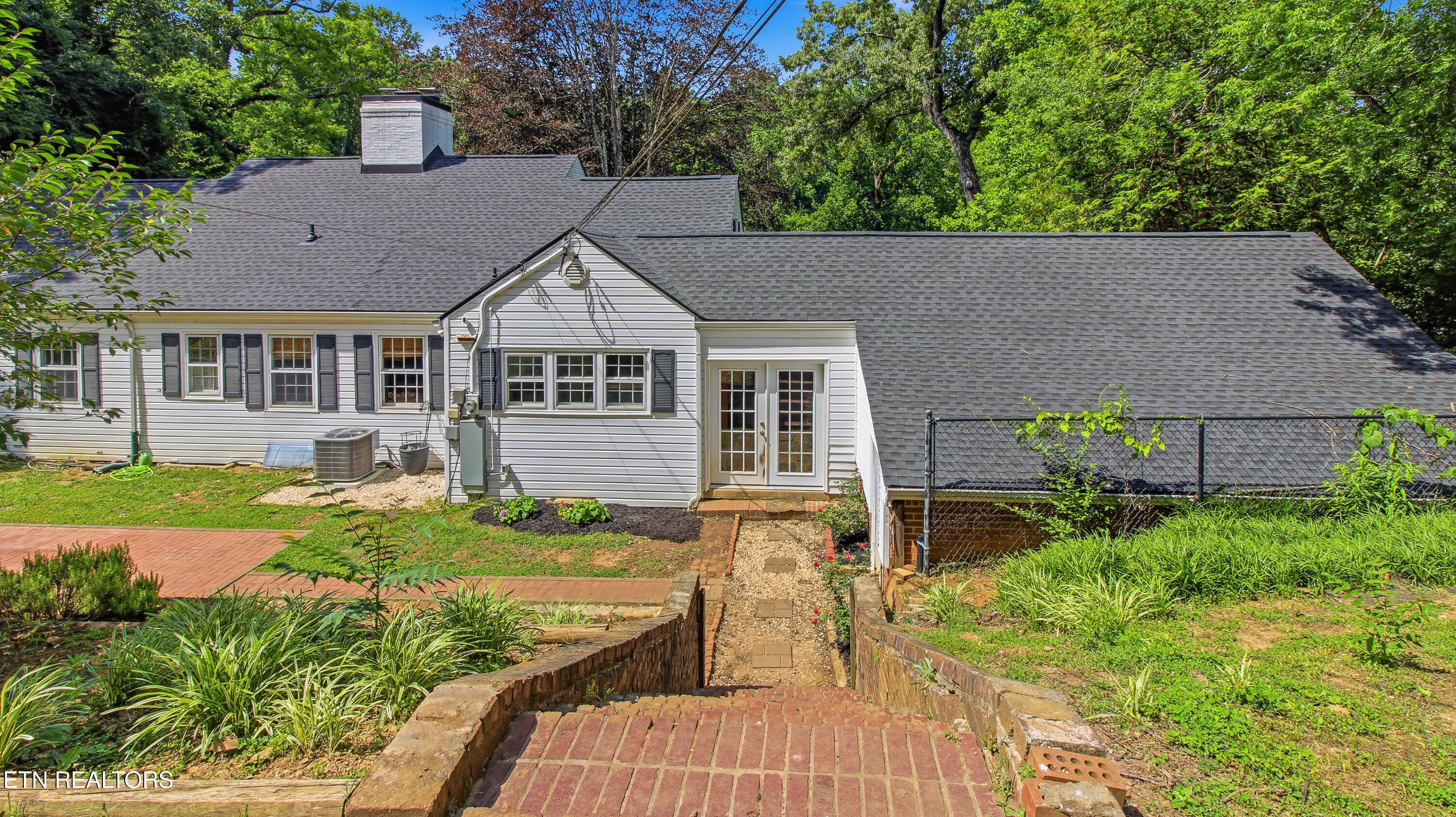 1208 S Chilhowee Drive Knoxville TN 37914