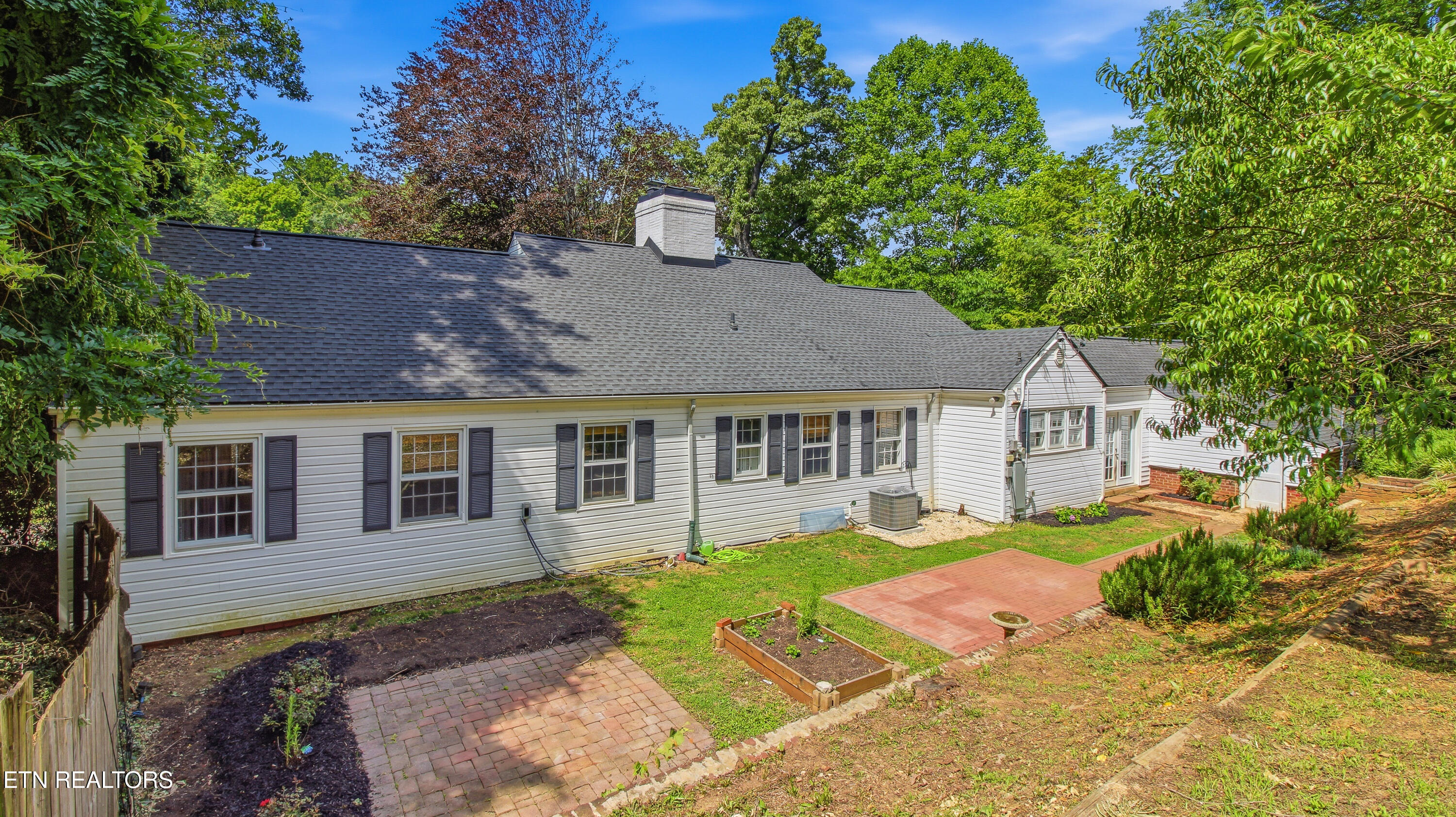 1208 S Chilhowee Drive Knoxville TN 37914
