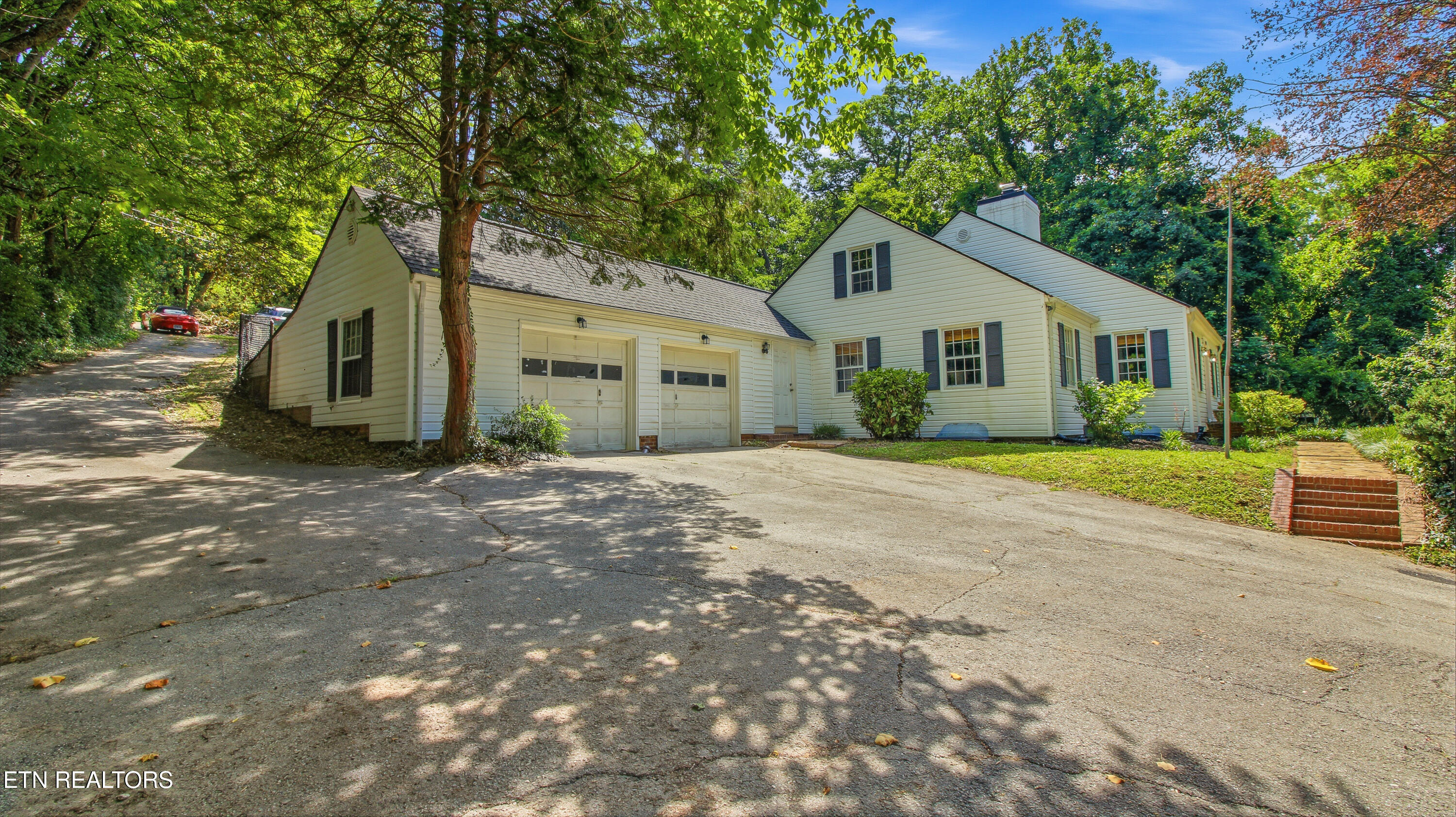 1208 S Chilhowee Drive Knoxville TN 37914