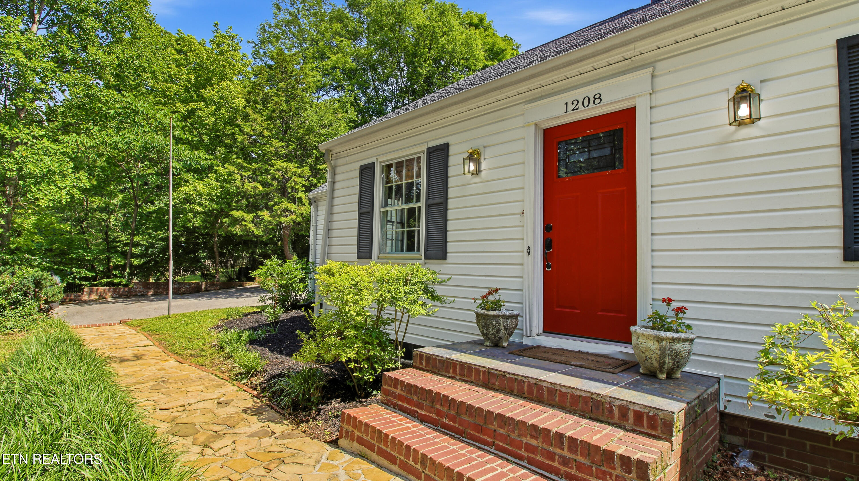 1208 S Chilhowee Drive Knoxville TN 37914
