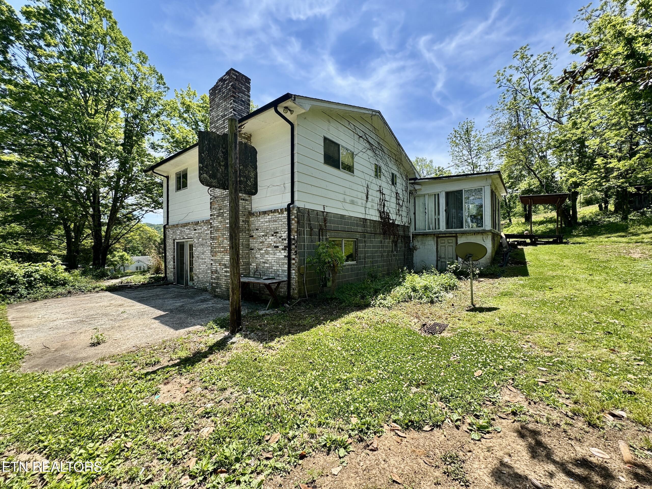 132 Lanes Bluff Road Clinton TN 37716