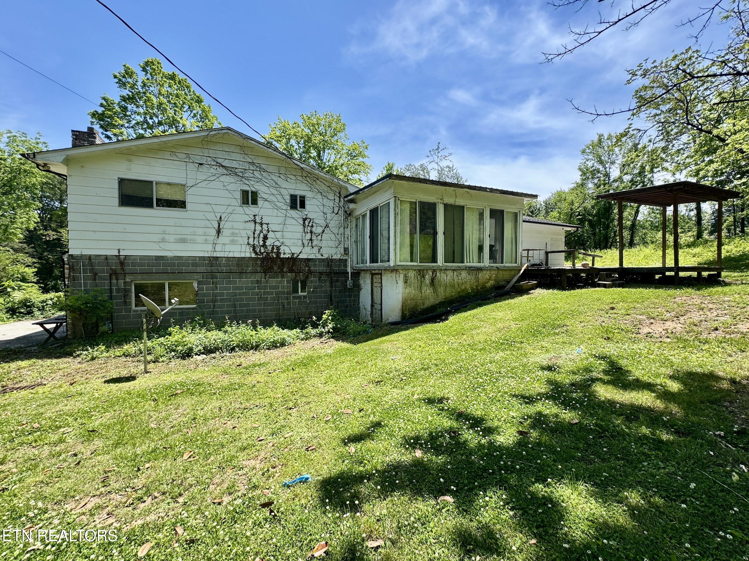 132 Lanes Bluff Road Clinton TN 37716