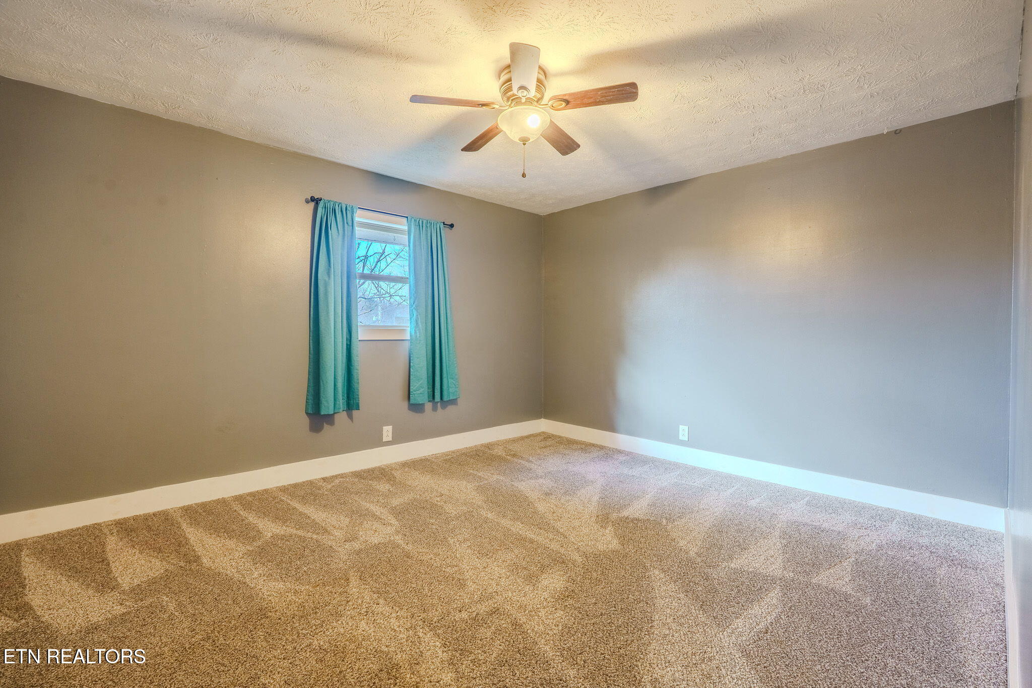 111 Rockwaller Lane Jacksboro TN 37757