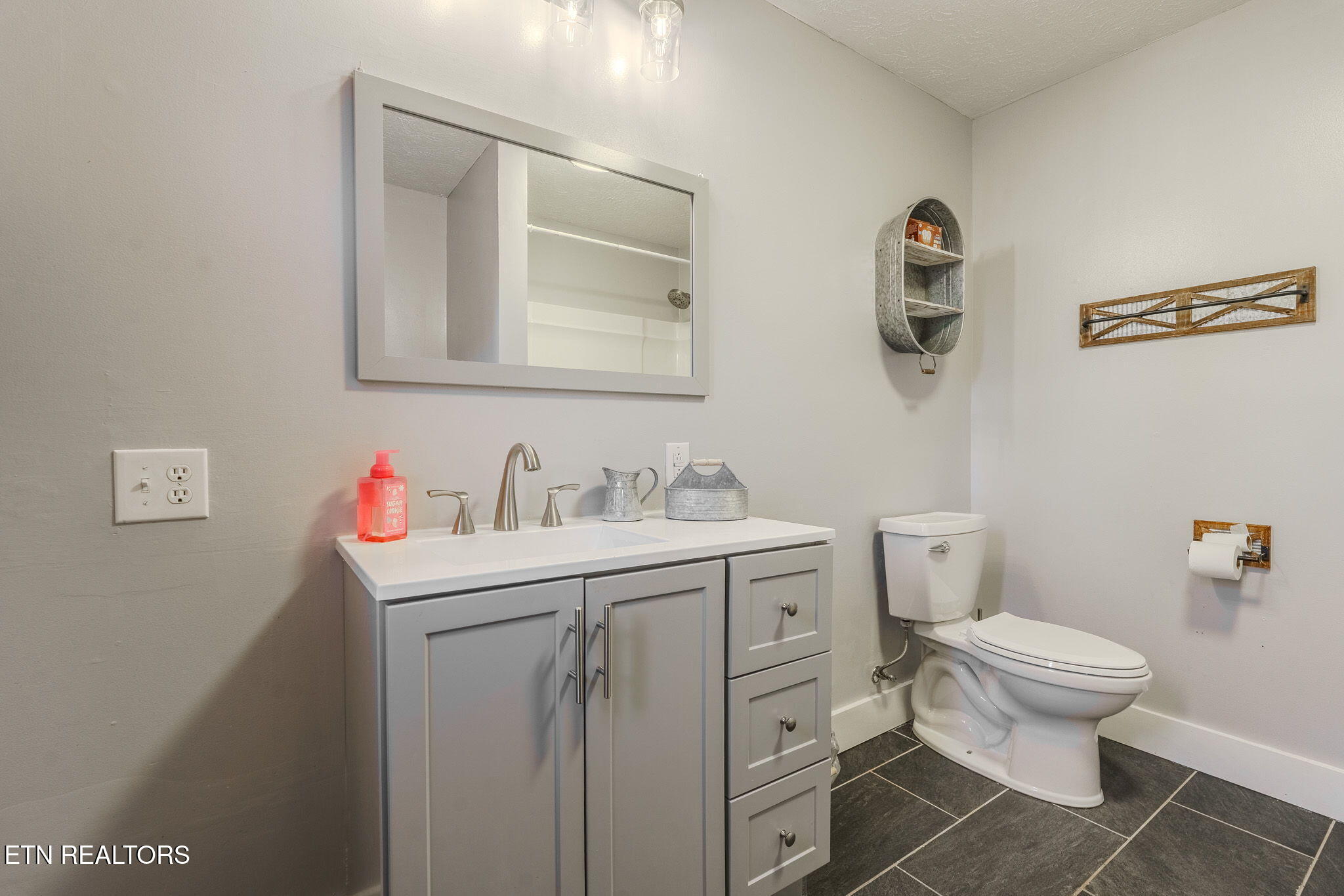 111 Rockwaller Lane Jacksboro TN 37757