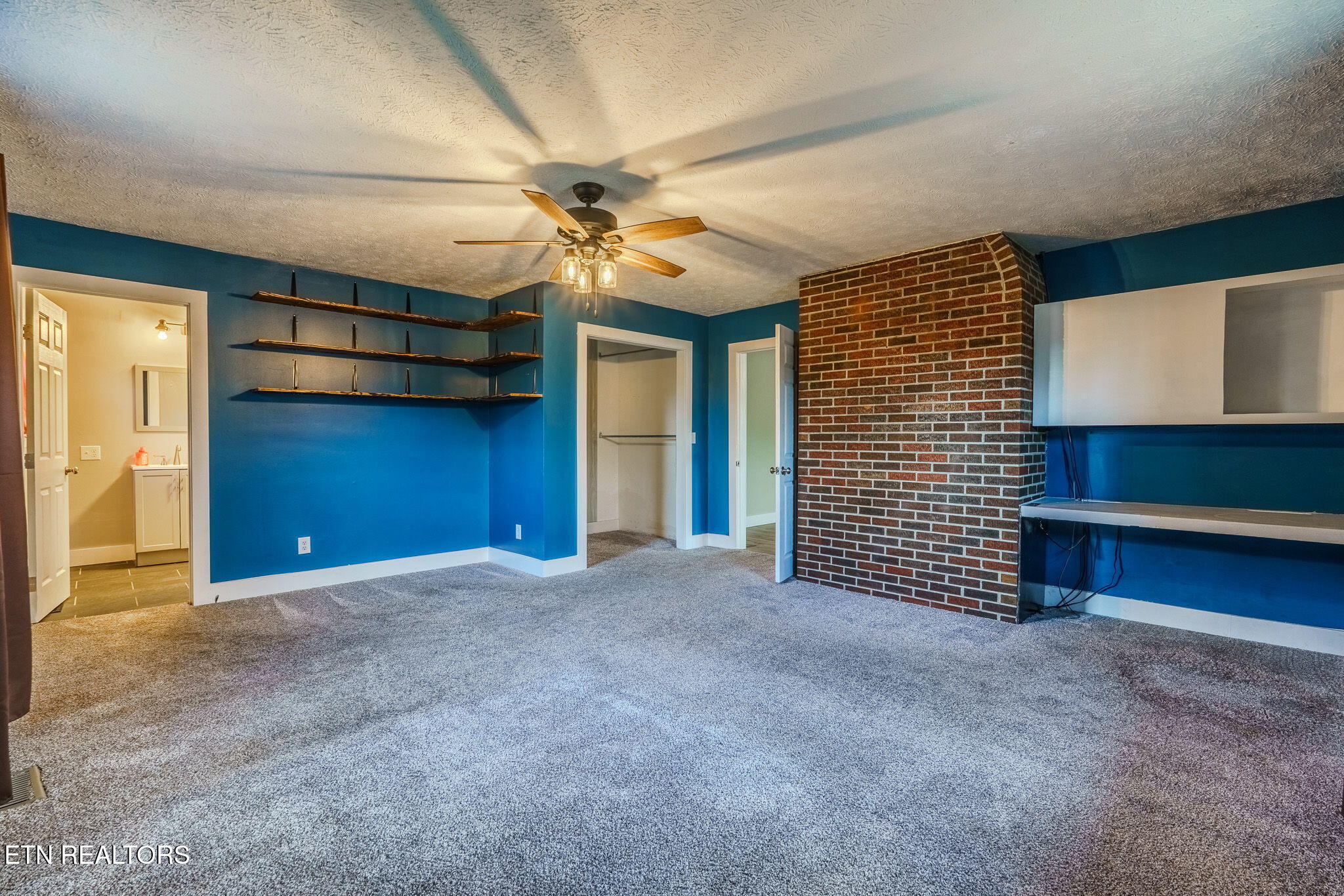 111 Rockwaller Lane Jacksboro TN 37757