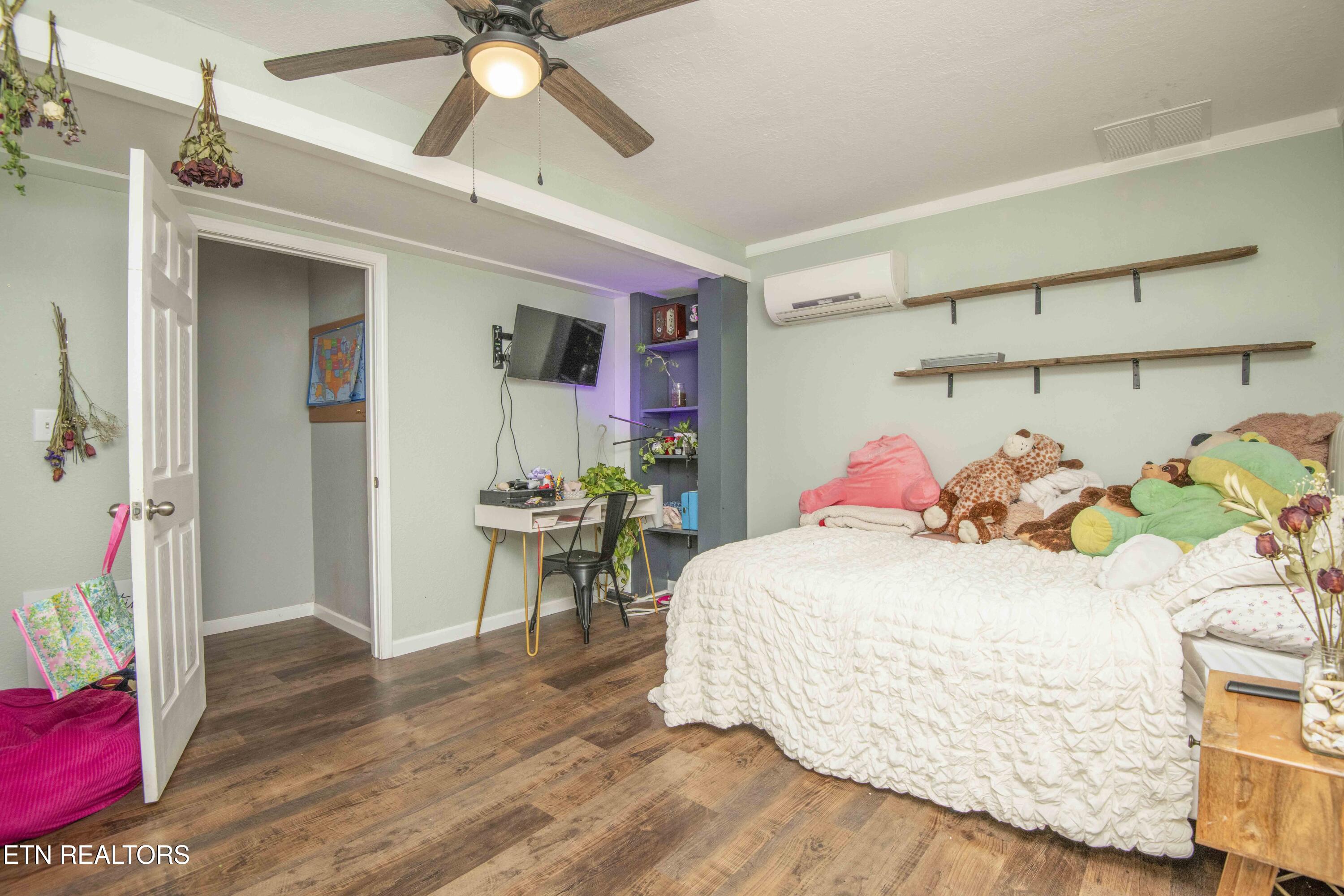 231 Mountain Lake Drive Rocky Top TN 37769