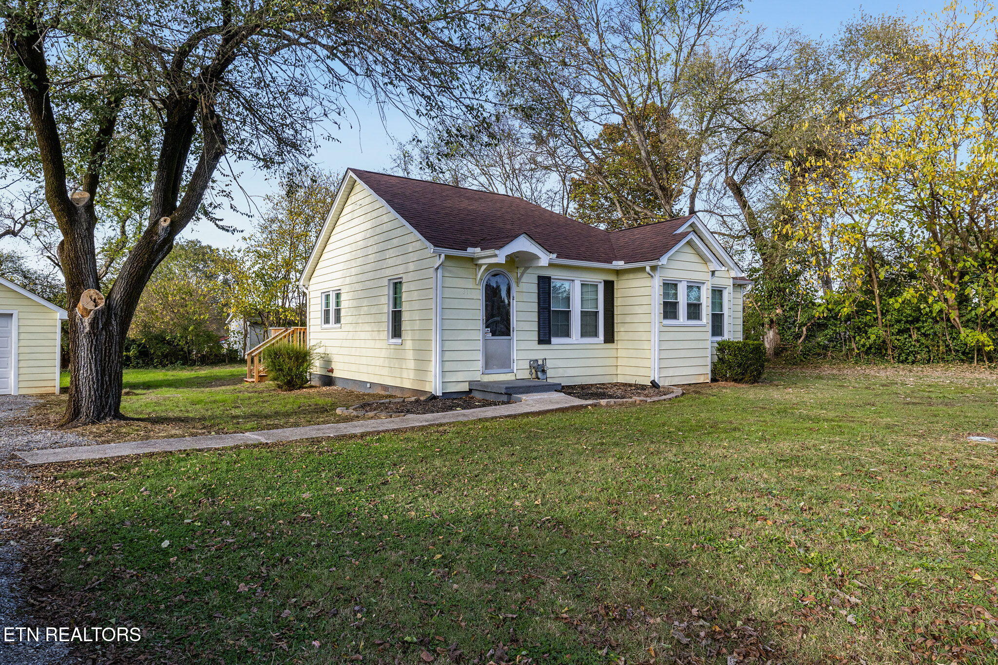 310 Russell Road Rockford TN 37853