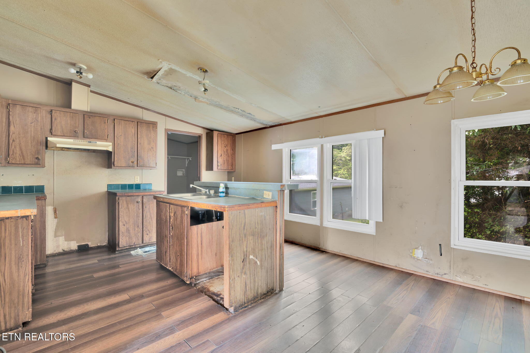 445 W Broad Street Clinton TN 37716