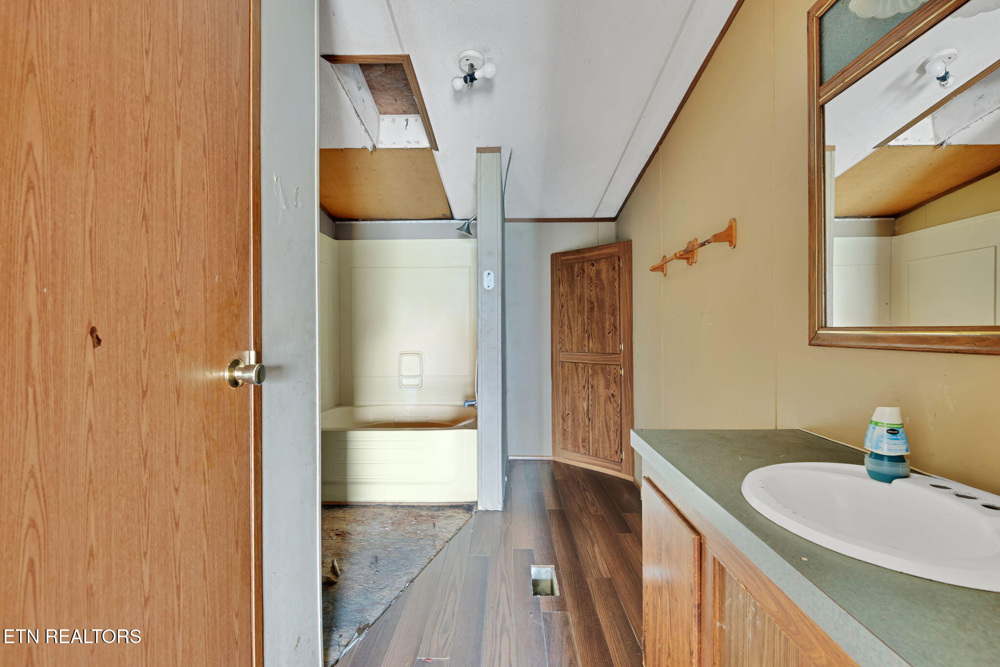 445 W Broad Street Clinton TN 37716