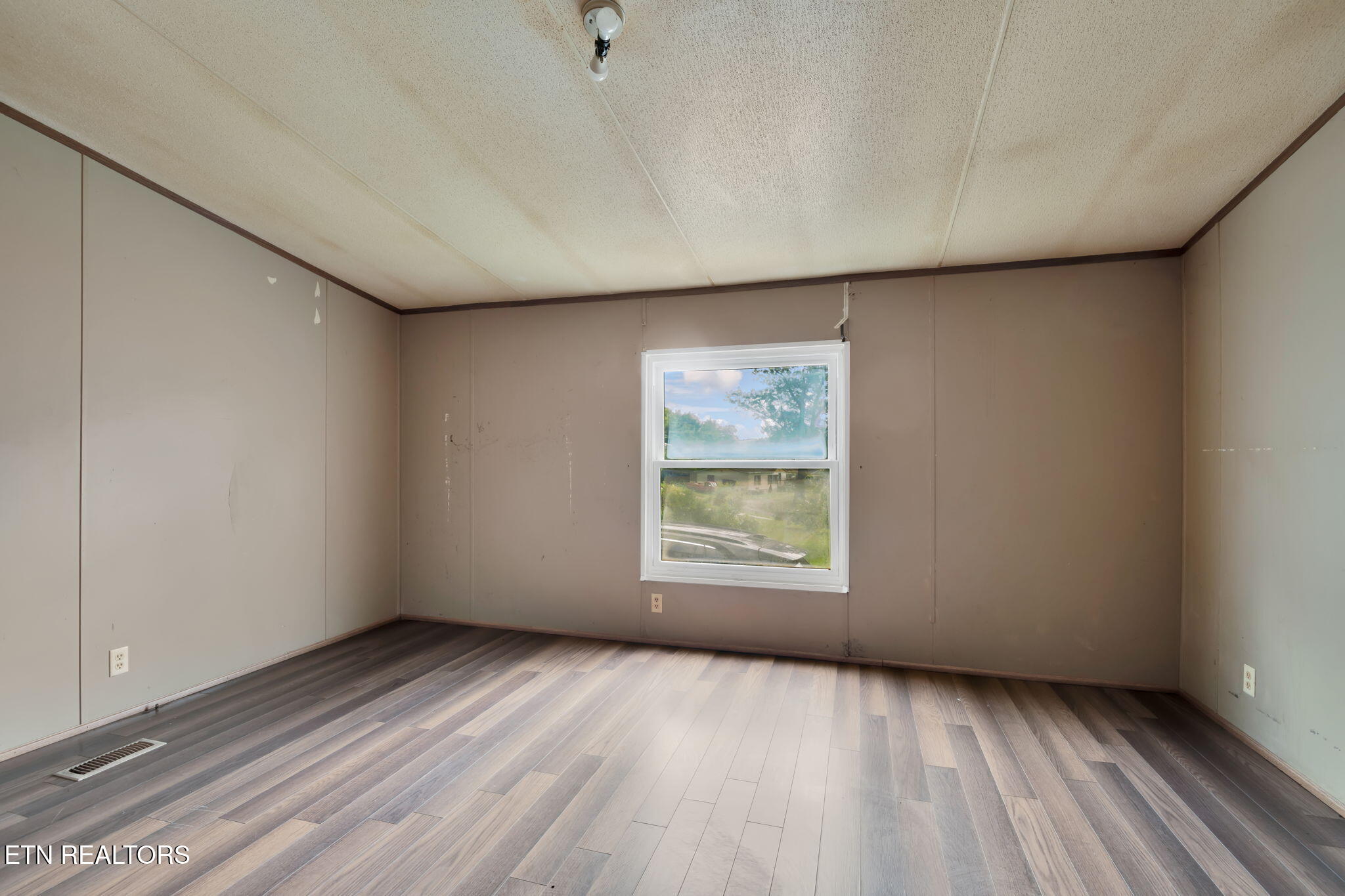 445 W Broad Street Clinton TN 37716