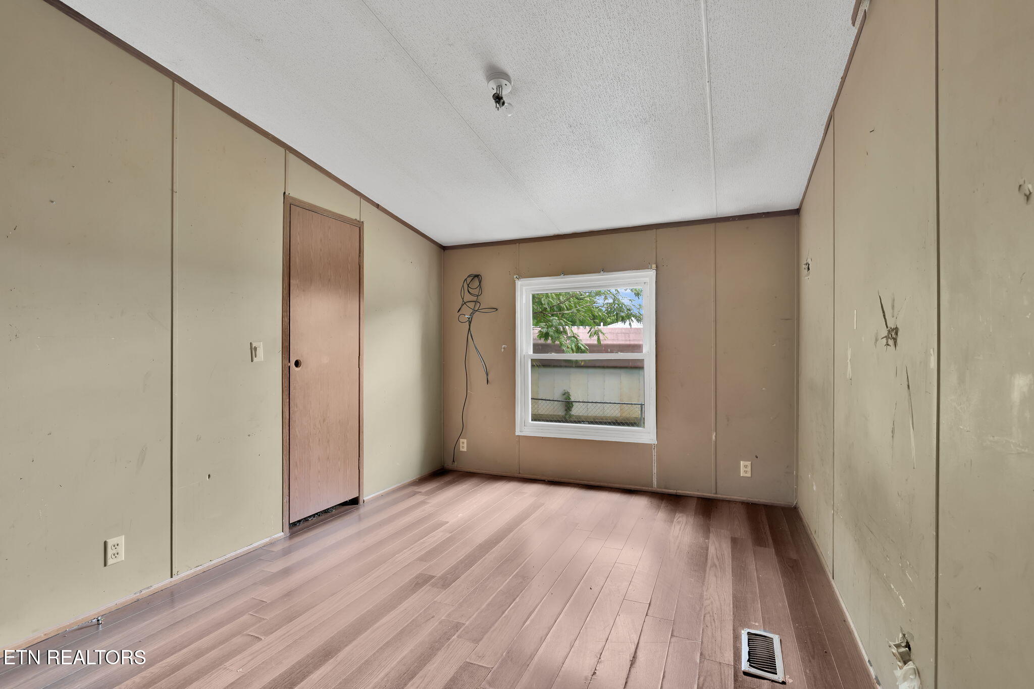 445 W Broad Street Clinton TN 37716