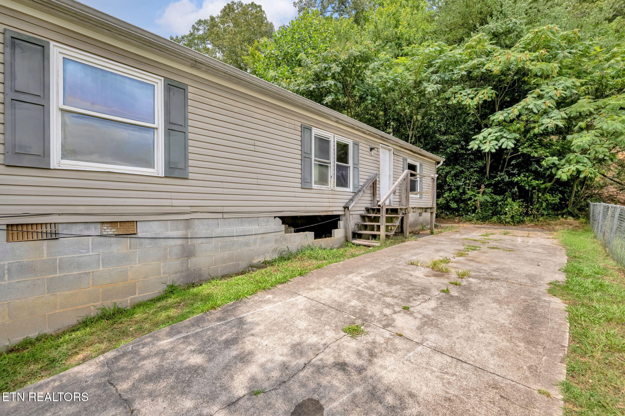 445 W Broad Street Clinton TN 37716