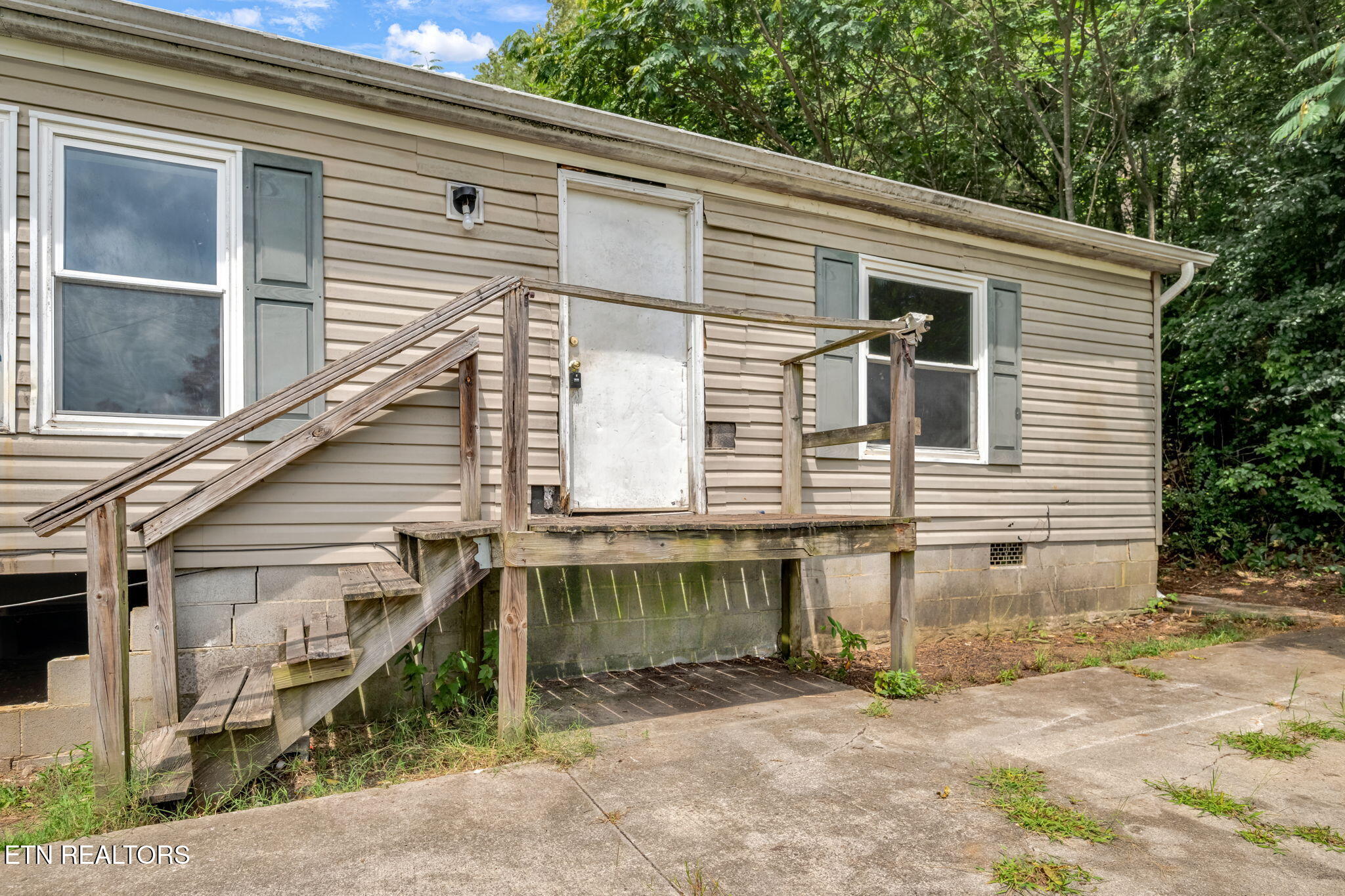 445 W Broad Street Clinton TN 37716