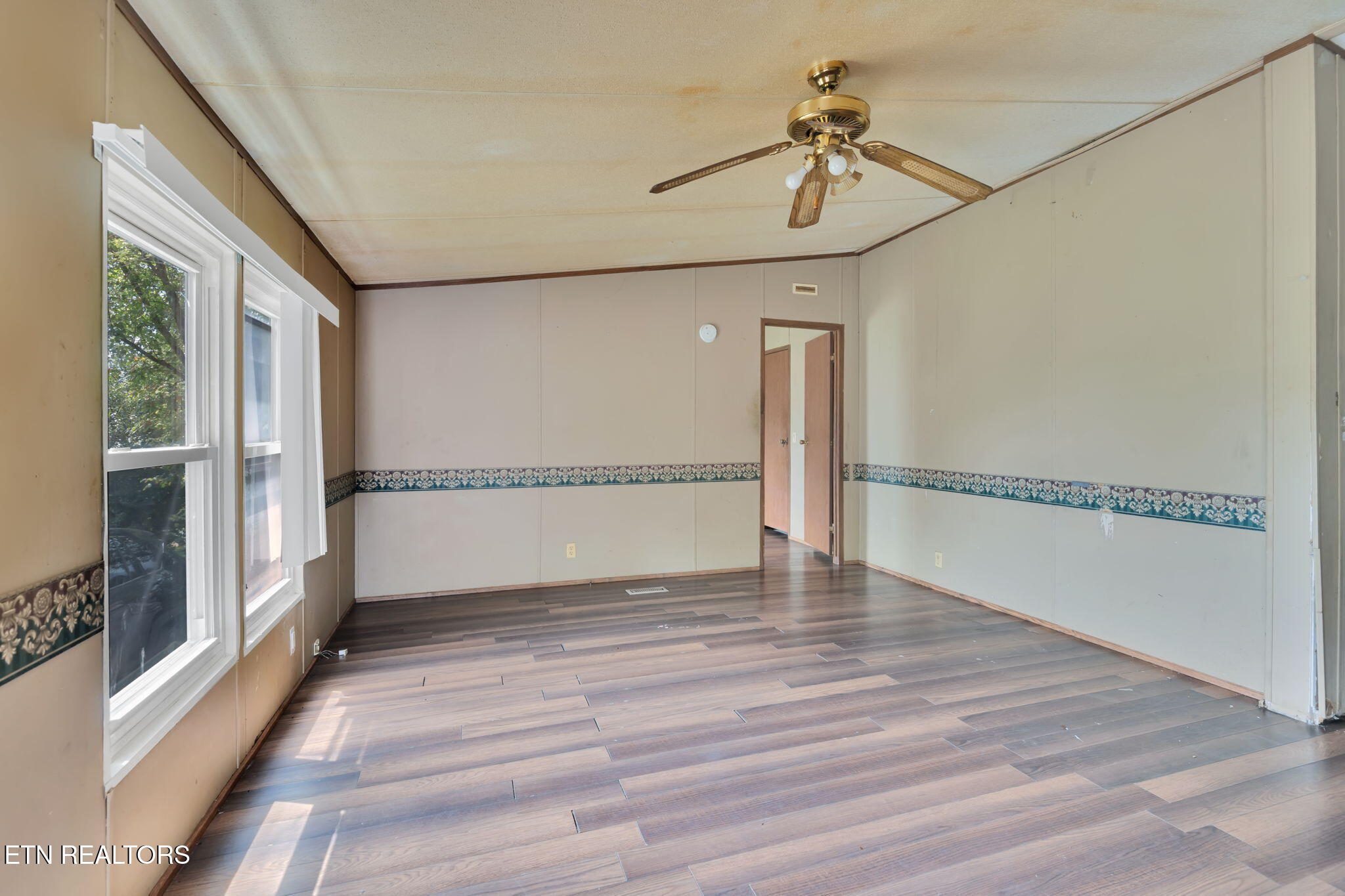 445 W Broad Street Clinton TN 37716