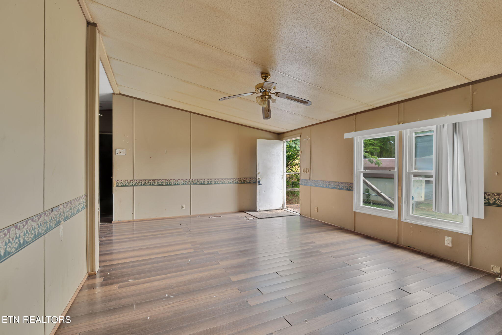 445 W Broad Street Clinton TN 37716