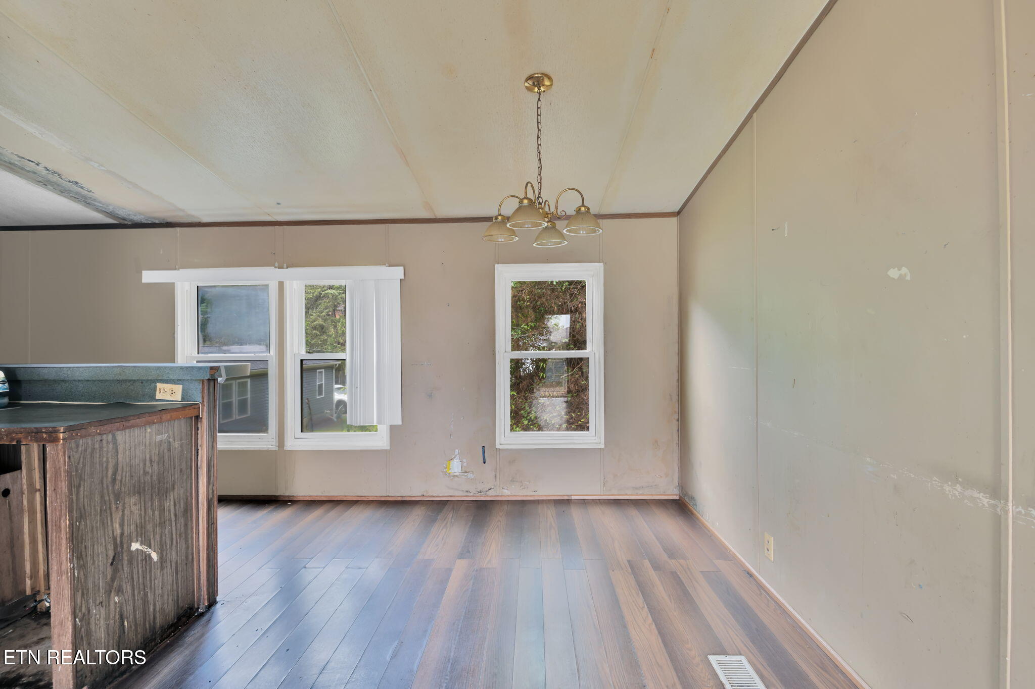 445 W Broad Street Clinton TN 37716