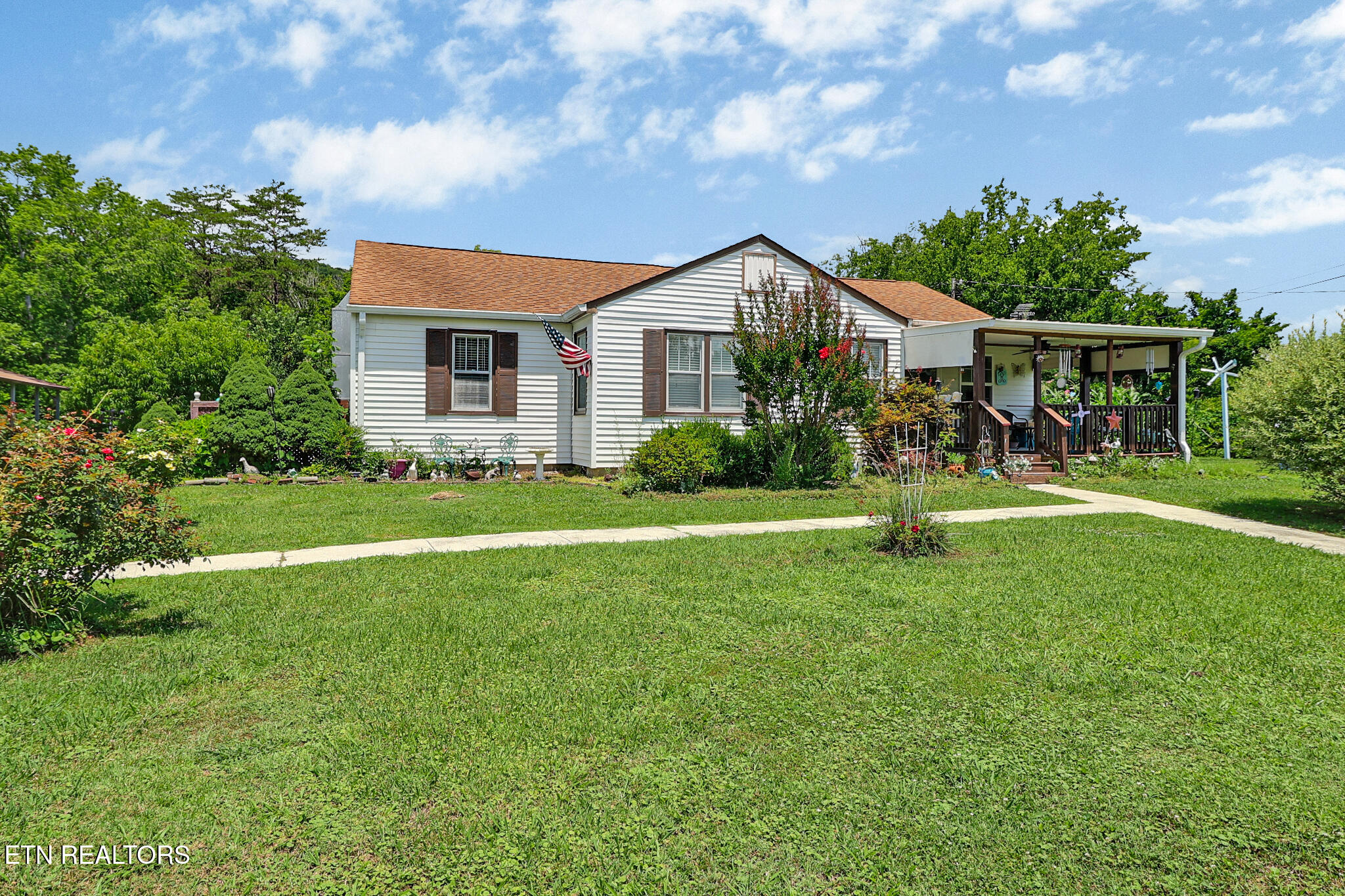 211 Omega Street Harriman TN 37748