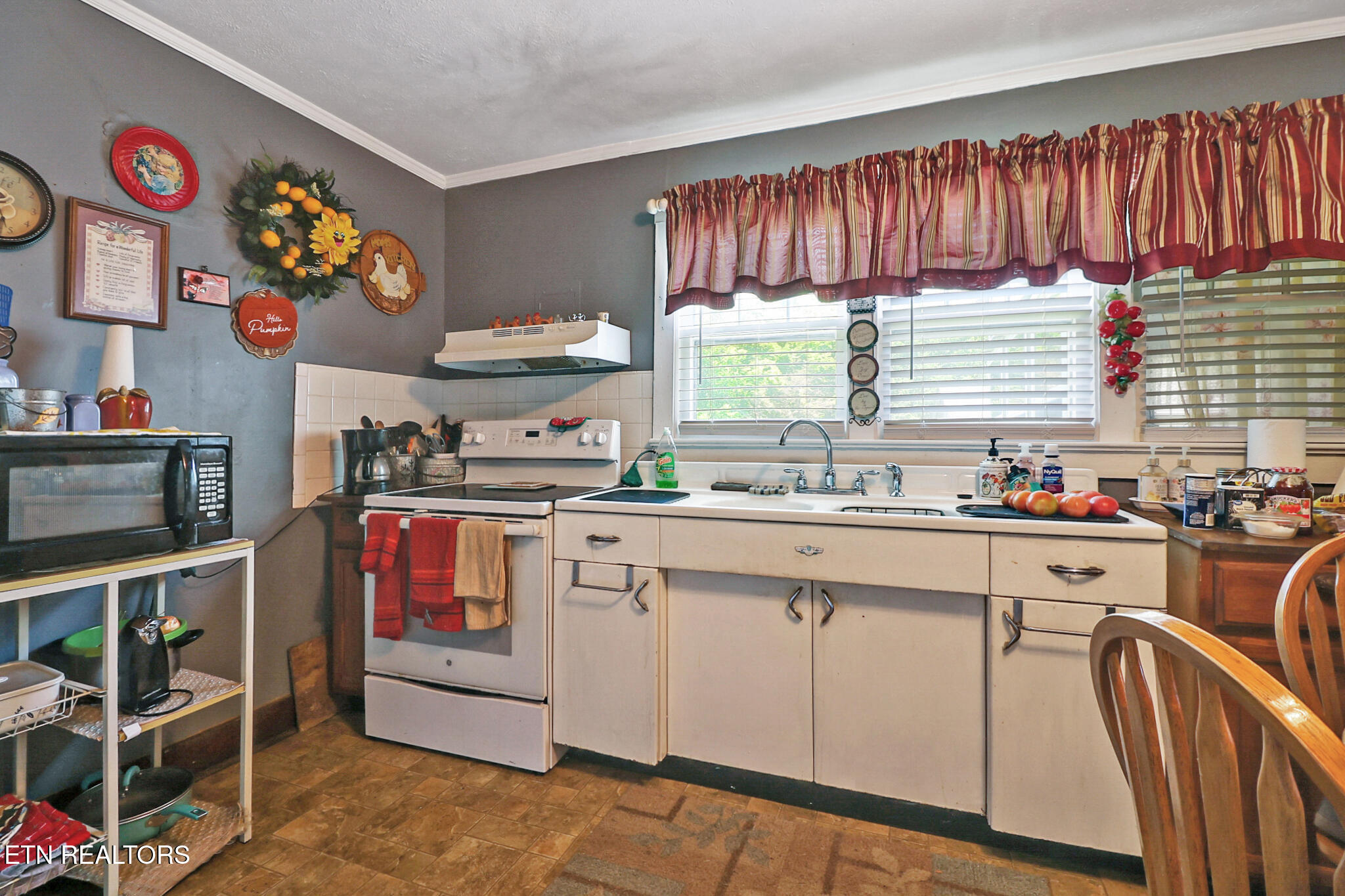 211 Omega Street Harriman TN 37748