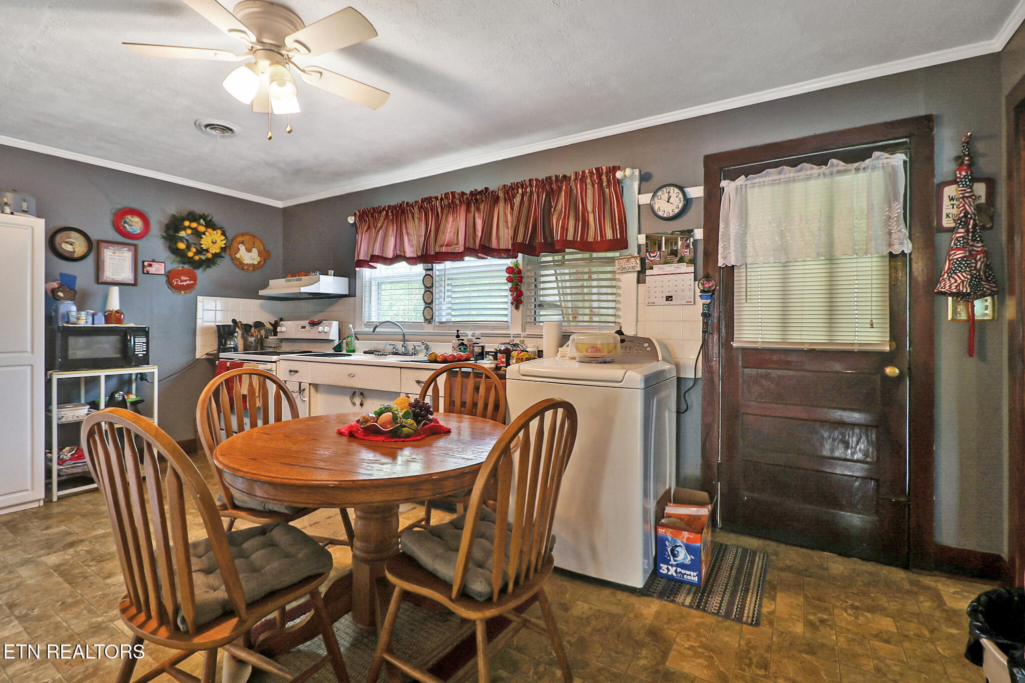 211 Omega Street Harriman TN 37748