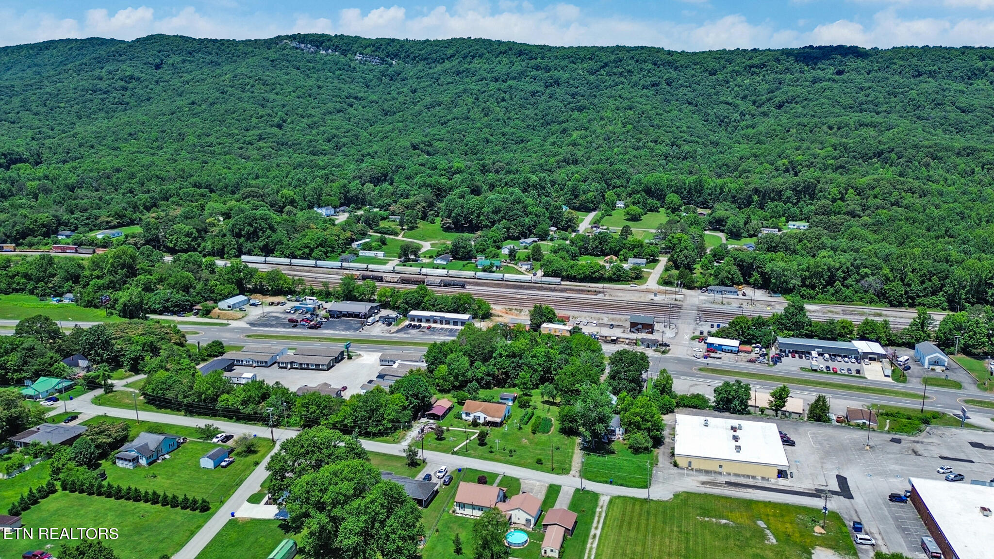 211 Omega Street Harriman TN 37748