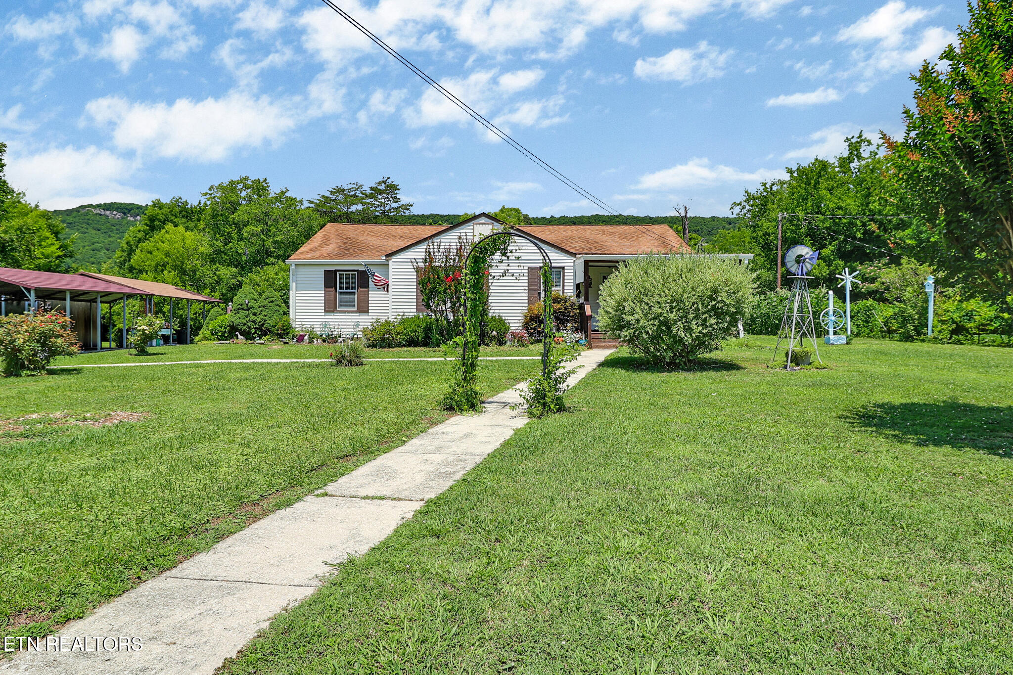 211 Omega Street Harriman TN 37748