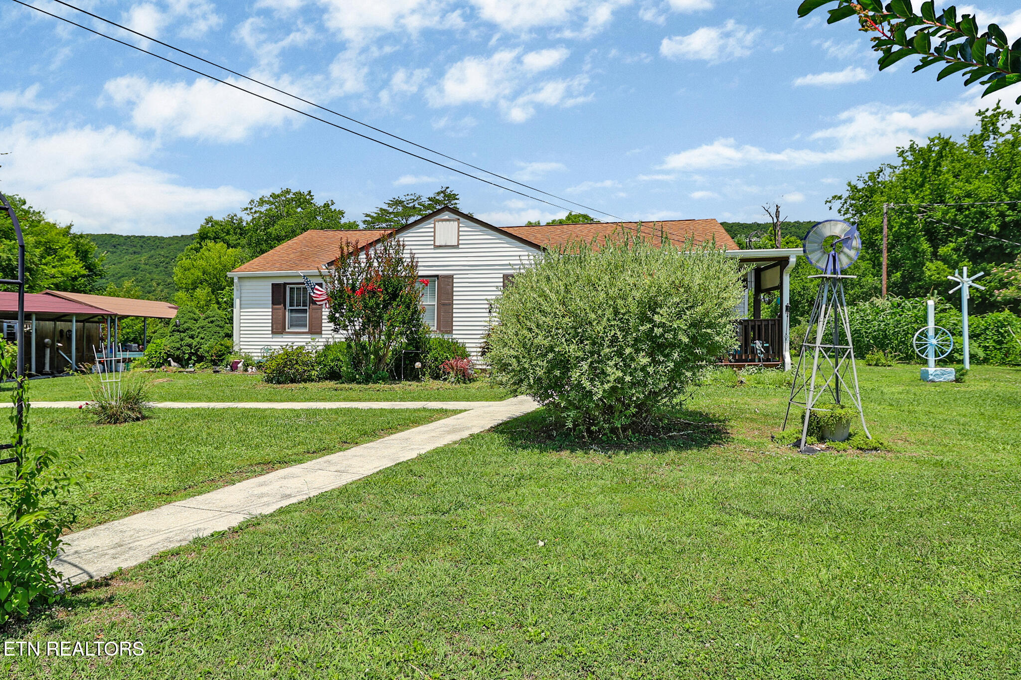 211 Omega Street Harriman TN 37748