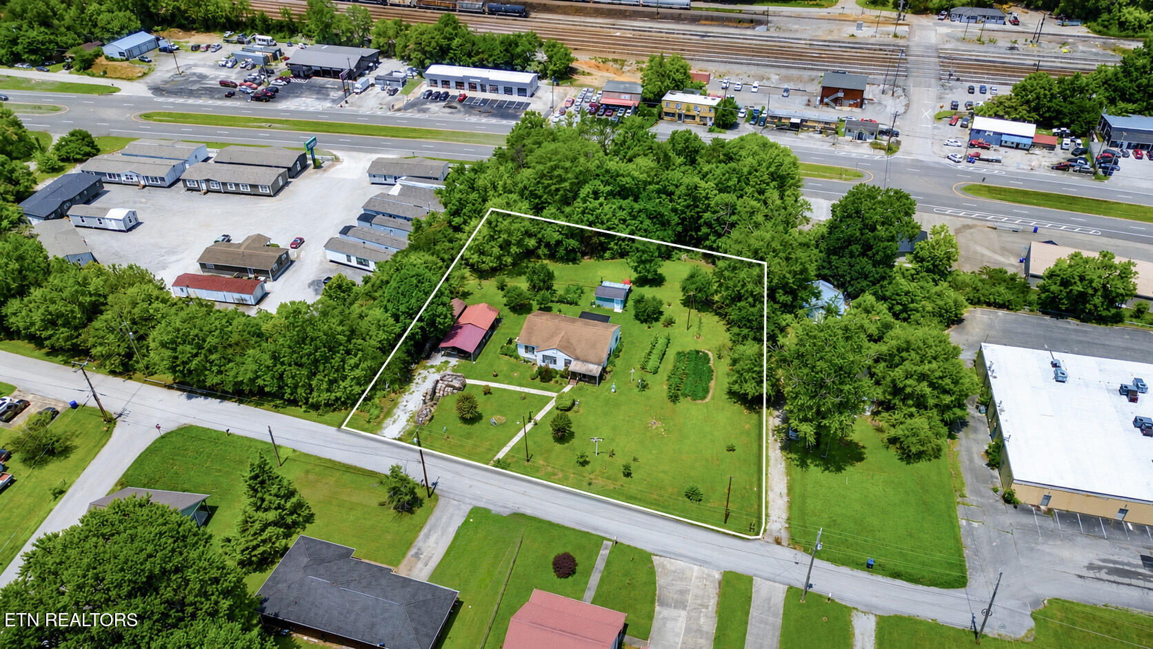 211 Omega Street Harriman TN 37748