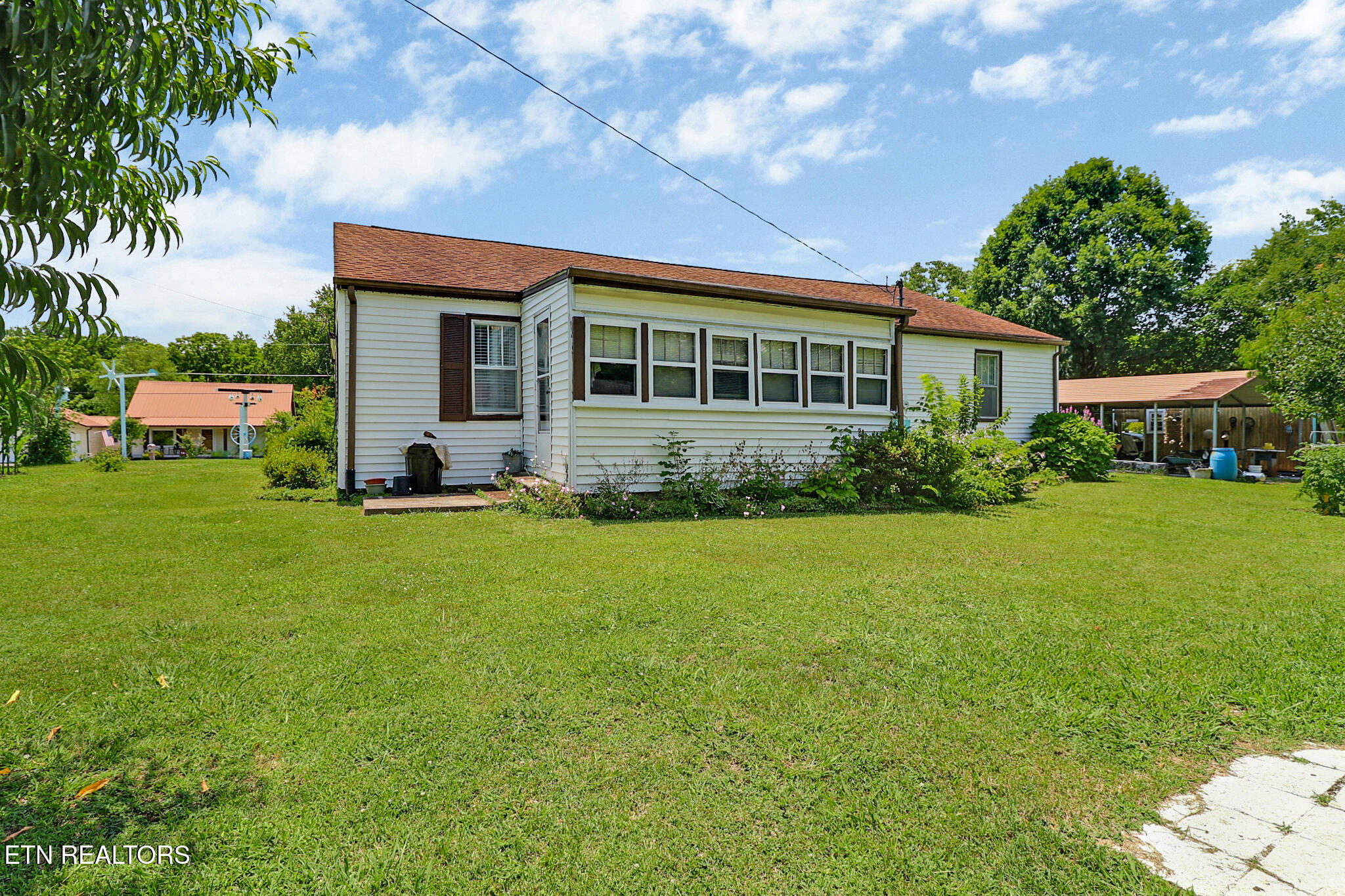 211 Omega Street Harriman TN 37748
