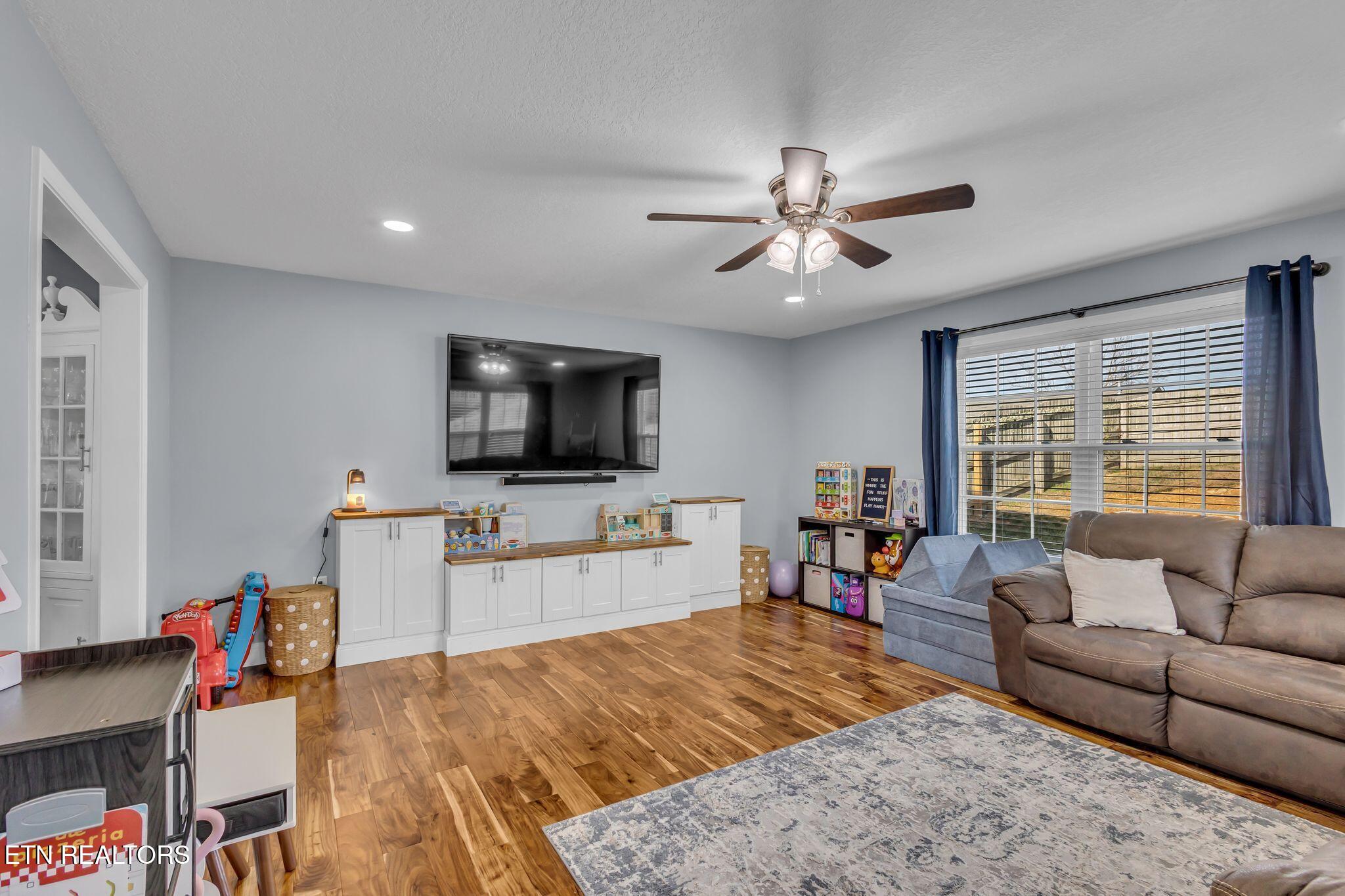 4929 Falling Star Lane Powell TN 37849