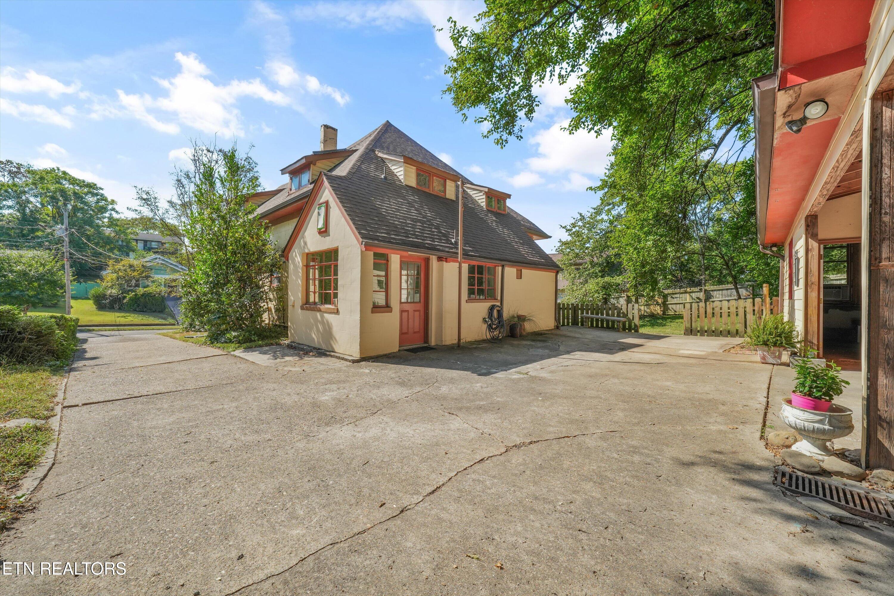 1525 Branson Avenue Knoxville TN 37917