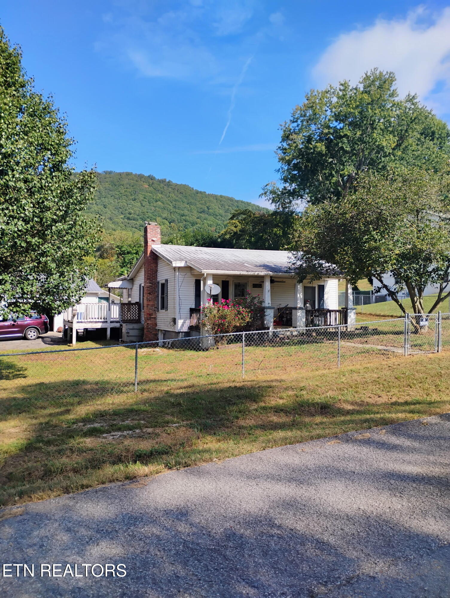 1116 W Walden Street Lafollette TN 37766