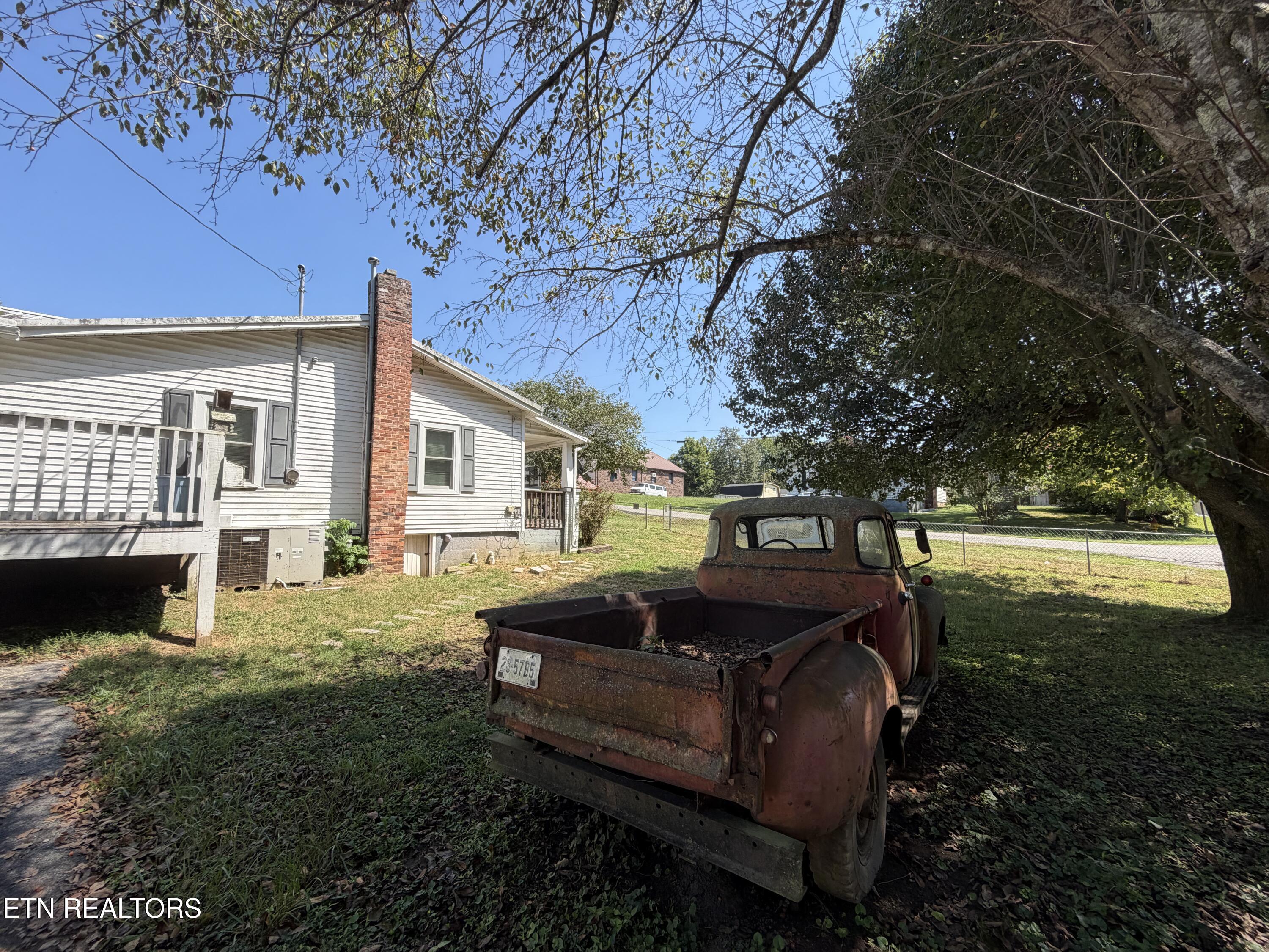 1116 W Walden Street Lafollette TN 37766